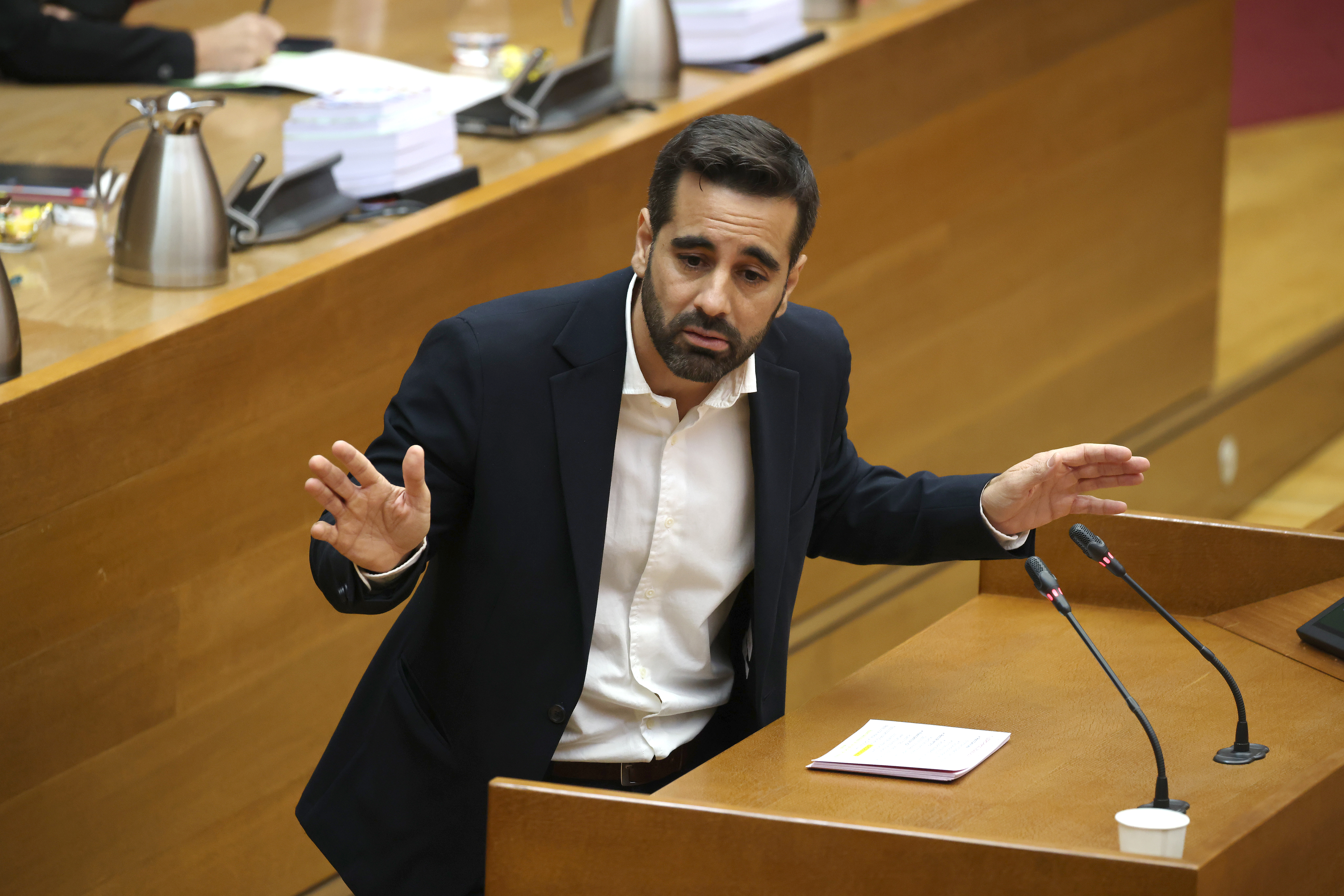 DVd 1294 (27/11/2025). Valencia. El secretario de organización de PSPV-PSOE, José Muñoz, durante el debate de investidura del nuevo president de la Generalitat valenciana, en Les Corts Valencianes