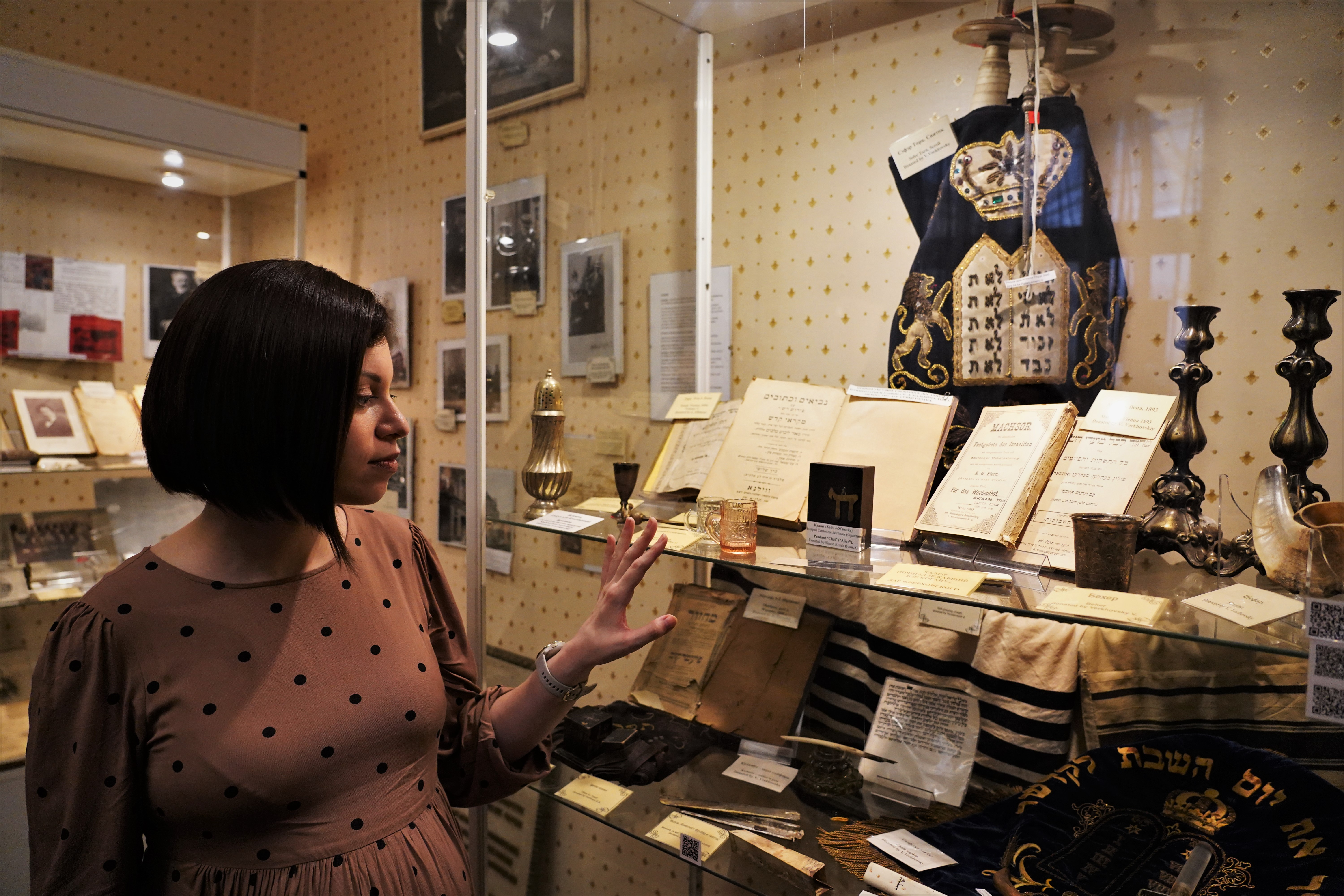 Nusia Verkhovska, diretora interina (o titular está no exército) do Museu Judaico de Odessa.