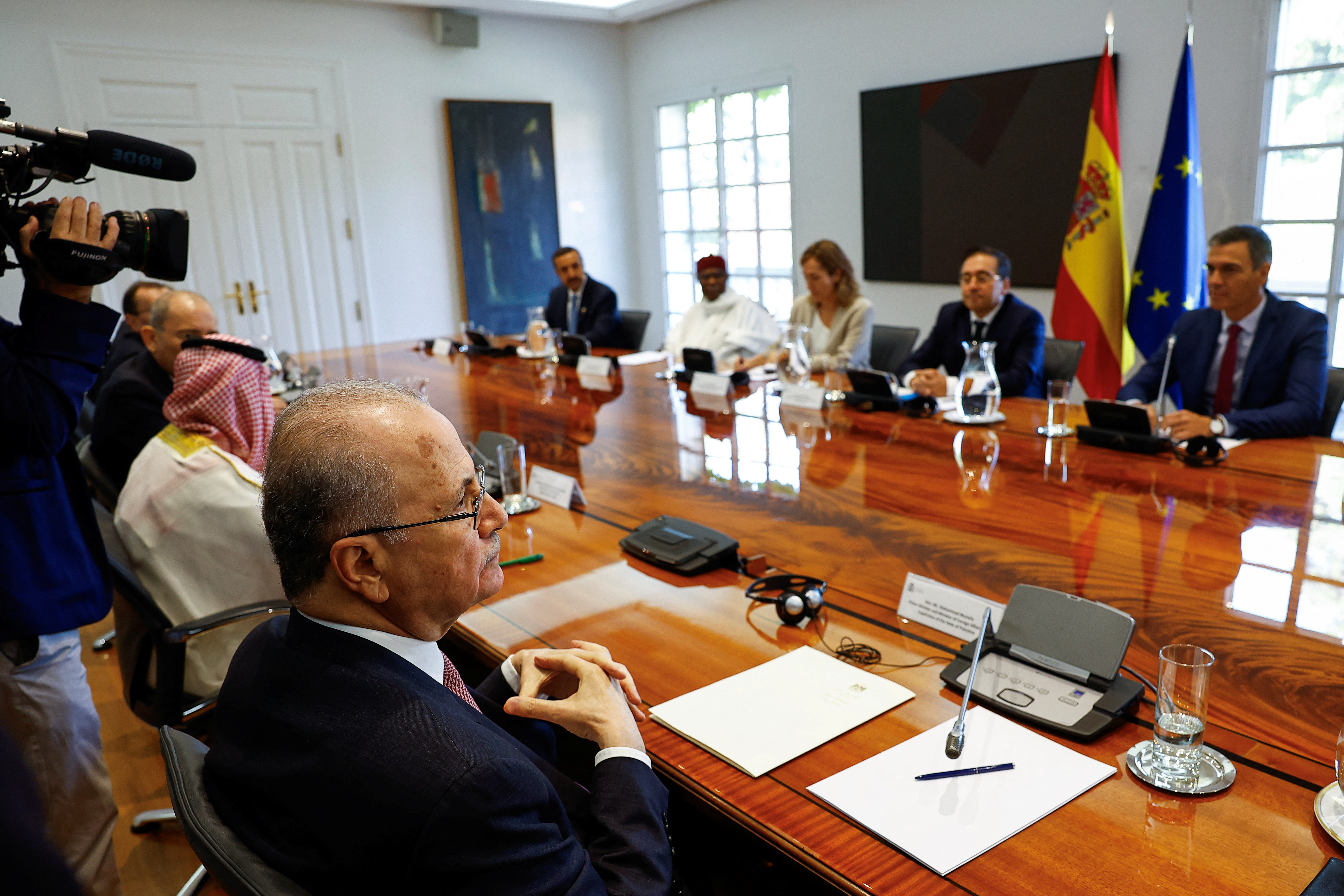 Palestinian Prime Minister Mohammad Mustafa, Spain's Prime Minister Pedro Sanchez, Spain's Foreign Minister Jose Manuel Albares, Saudi Arabia's Foreign Minister Prince Faisal bin Farhan Al-Saud and Secretary-General of the Organisation of Islamic Cooperation Hissein Brahim Taha attend a meeting at Moncloa Palace in Madrid, Spain, September 13, 2024. REUTERS/Susana Vera