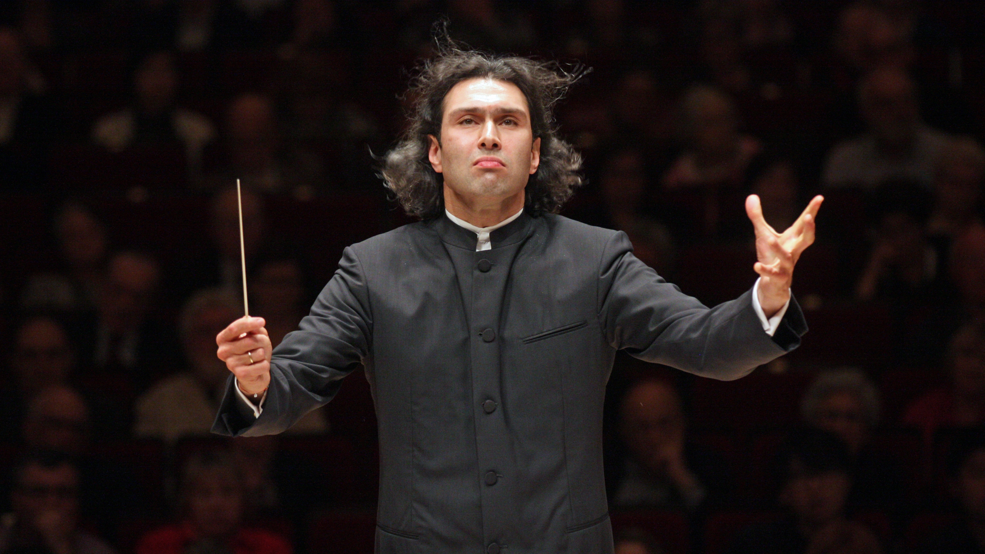 Vladímir Jurowski, director de orquesta: “La música no puede salvar vidas, pero sí unir a las personas”