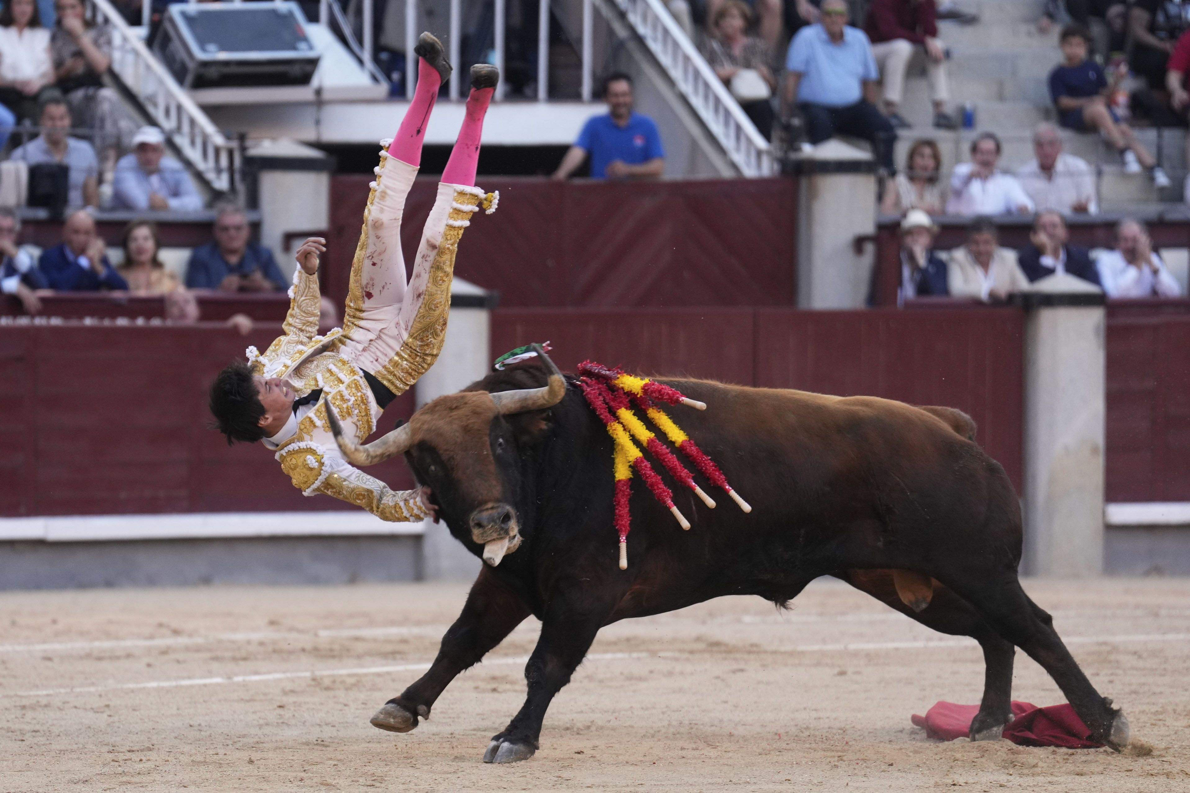 Feria de San Isidro: Dos estremecedoras cogidas | Cultura | EL PAÍS