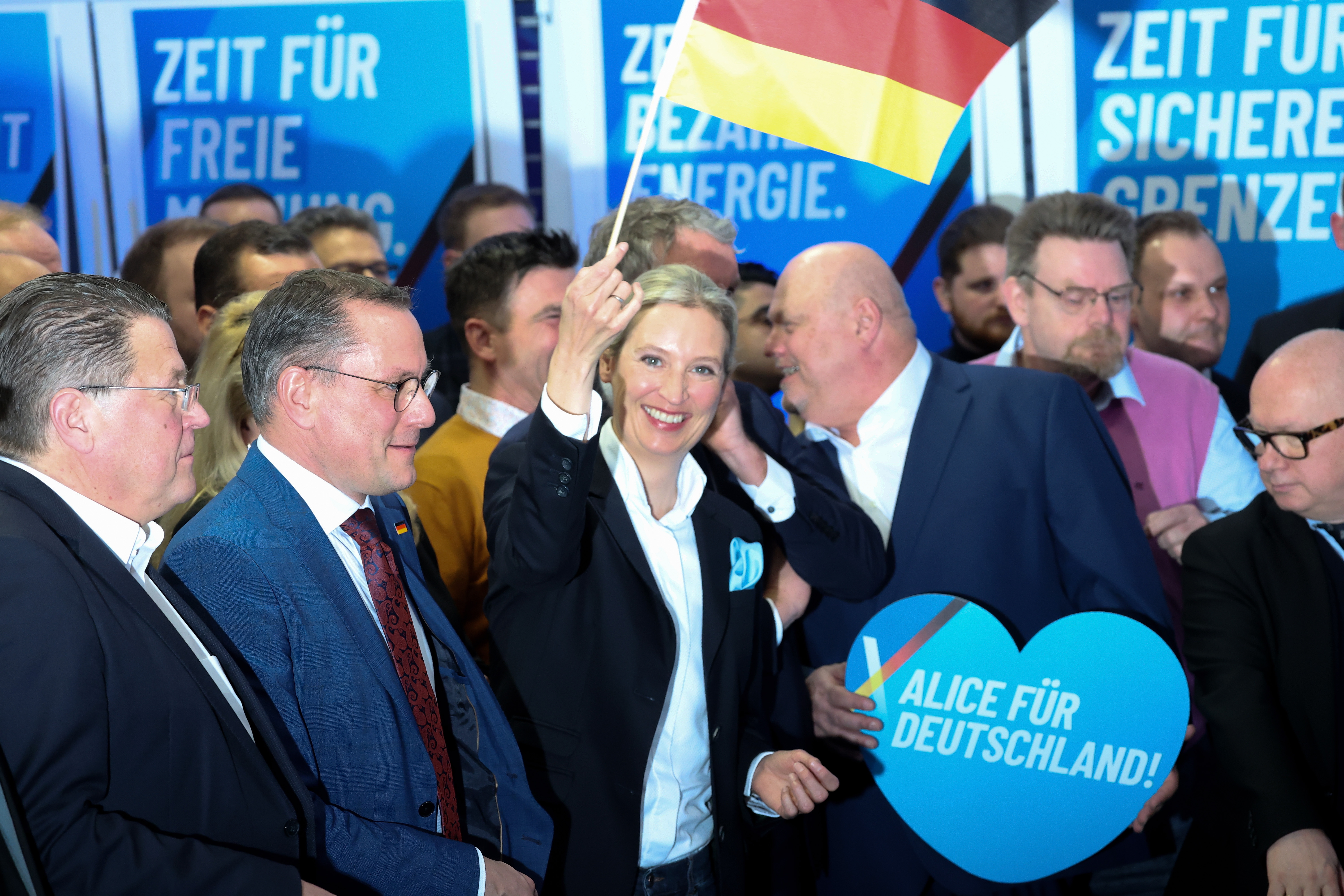 BERLIN (Germany), 23/02/2025.- Alternative for Germany (AfD) party and faction co-chairwoman and top candidate for the federal election Alice Weidel (C) reacts to initial results during the Alternative for Germany (AfD) election event in Berlin, Germany, 23 February 2025. About 60 million Germans were eligible to vote in the elections for a new federal parliament, the 20th Bundestag. (Elecciones, Alemania) EFE/EPA/FILIP SINGER
