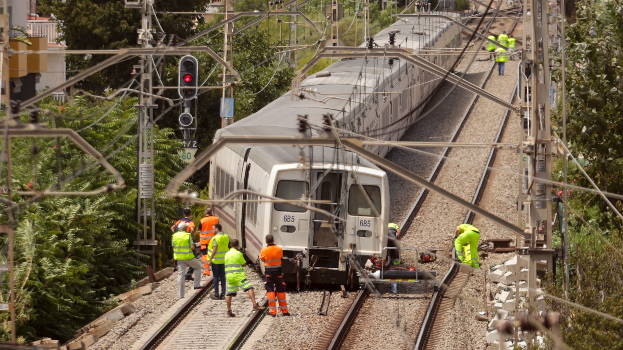 Un tren sin pasajeros descarrila en Sitges