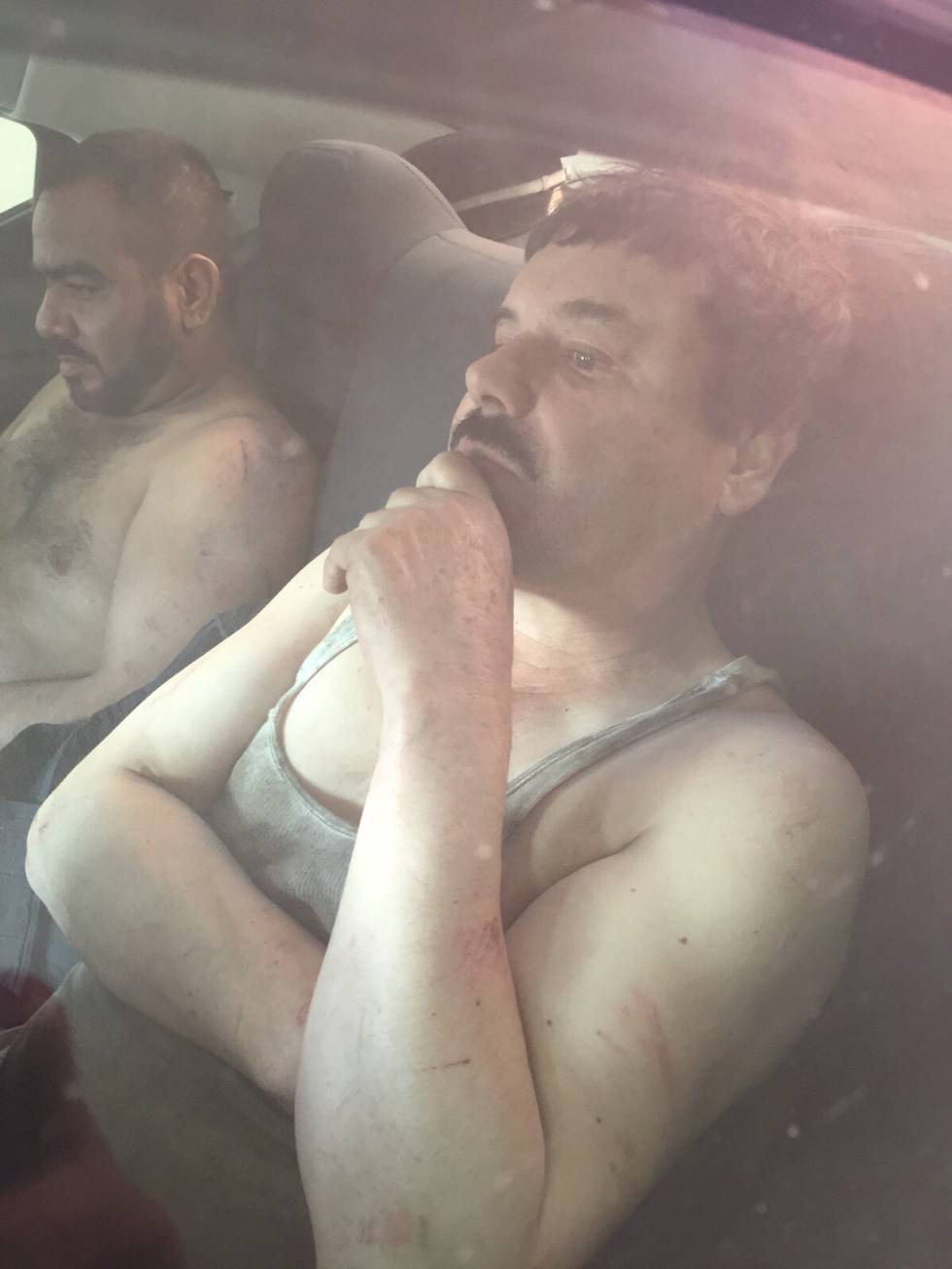 Primeira imagem de El Chapo após a prisão.
