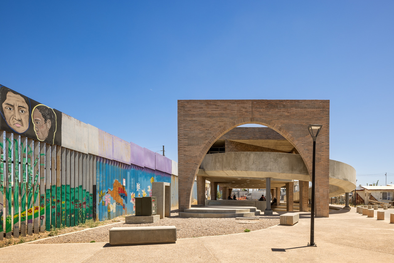 Un espacio público para civilizar la vida junto al muro que separa México de Estados Unidos