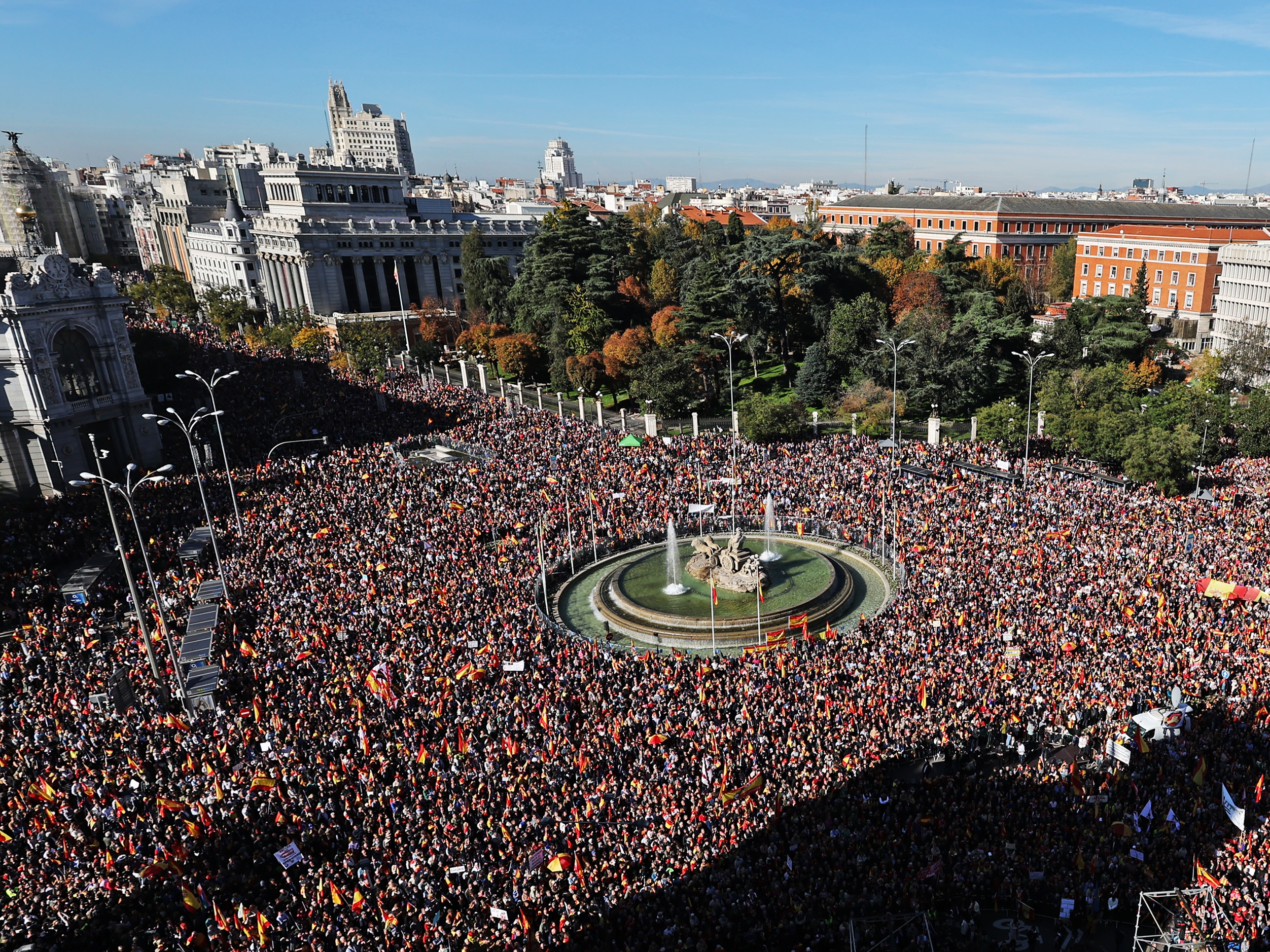 Decenas de miles de personas protestan en Madrid contra la amnistía tras la investidura de Pedro Sánchez