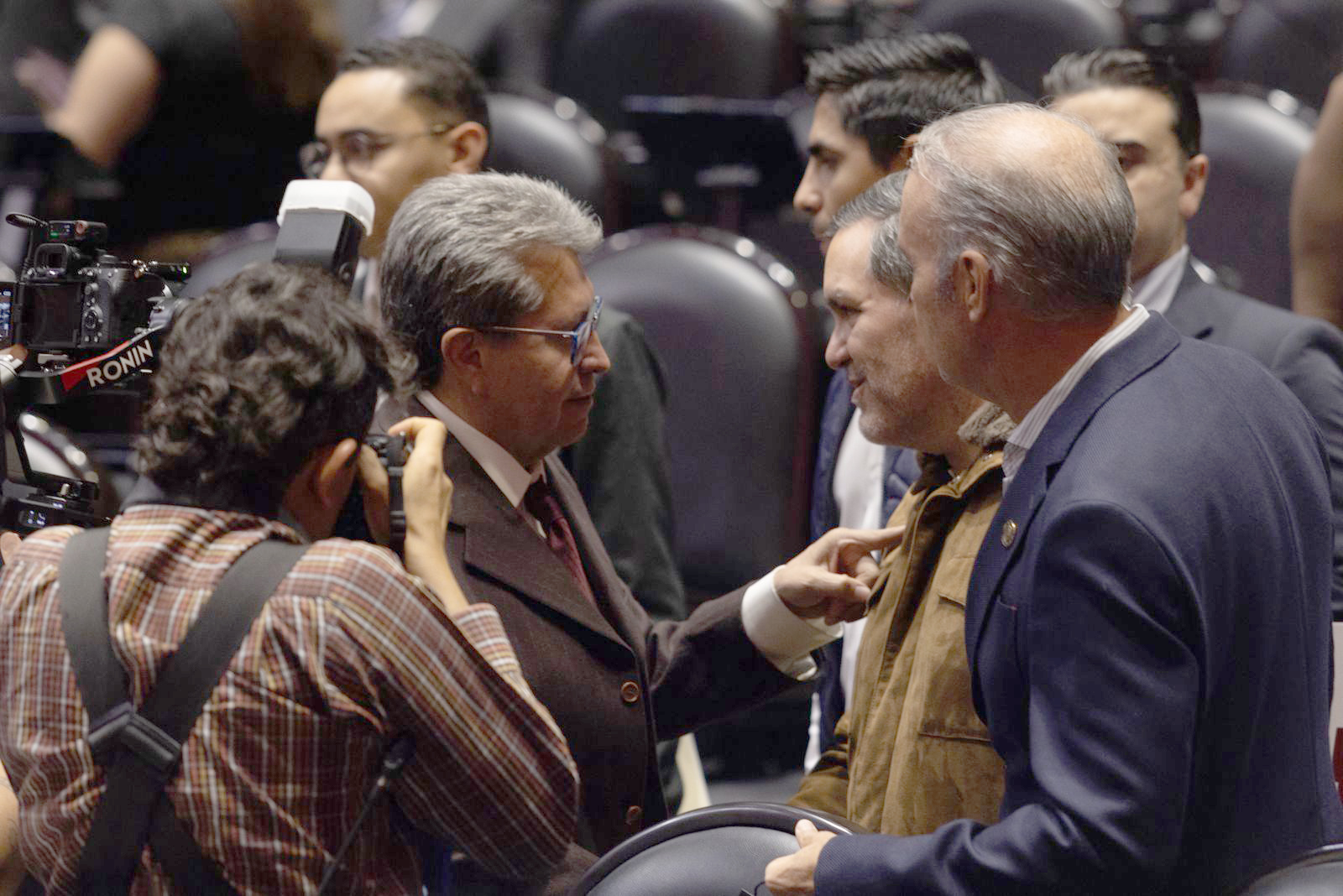 Ricardo Monreal y Federico Döring durante el debate de la reforma electoral en la sesión ordinaria de la Cámara de Diputados, el 11 de marzo de 2026.