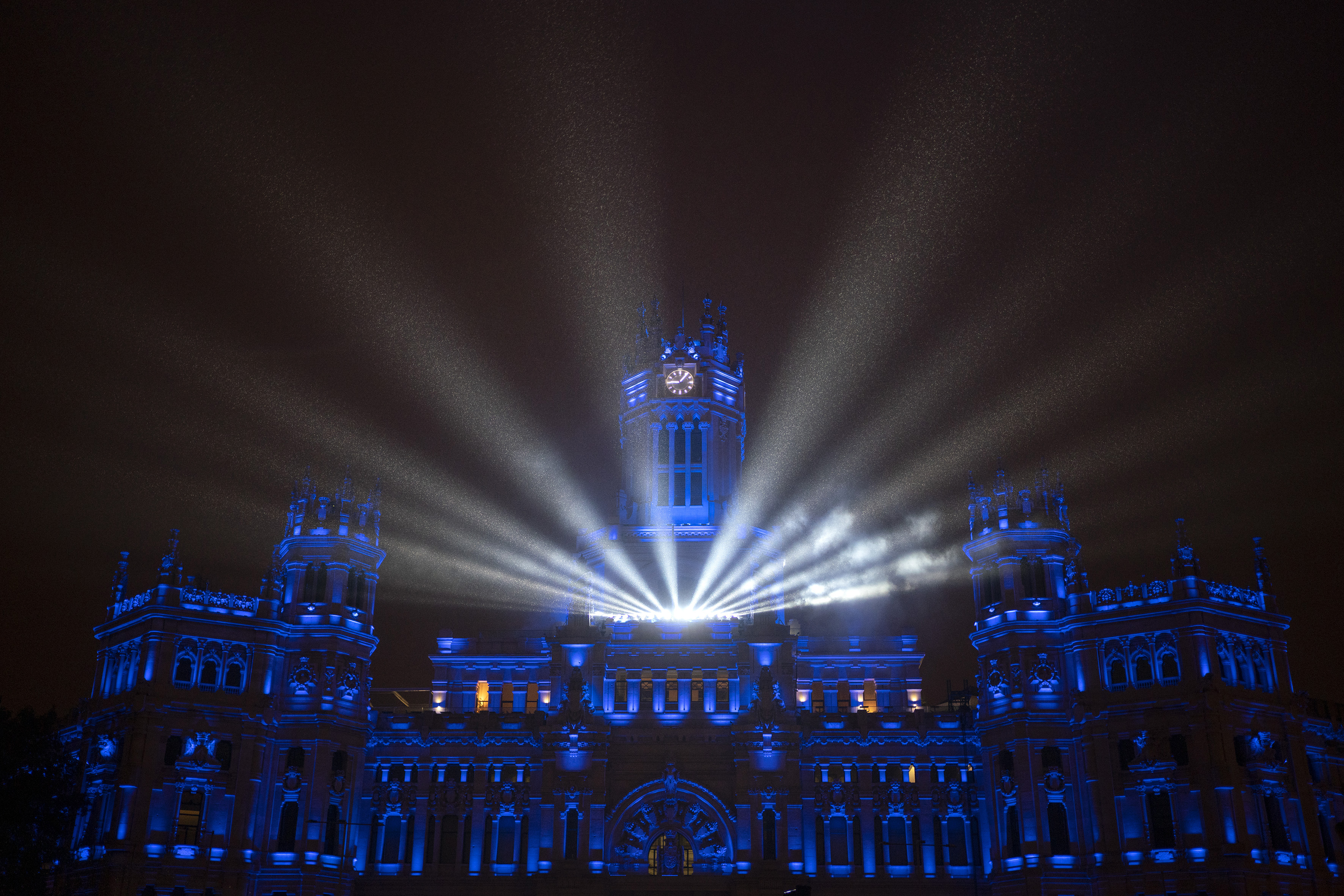 La fachada del Palacio de Cibeles iluminada en la primera edición de LuzMadrid, en 2021.
