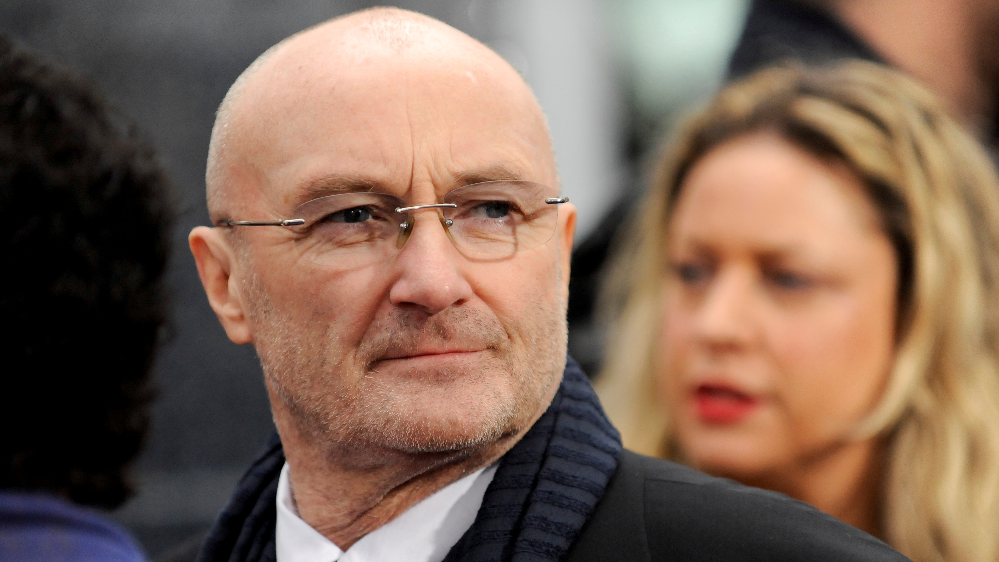 Phil Collins confiesa que ya no tiene fuerzas para sujetar las baquetas de  la batería debido a un problema de salud | Gente | EL PAÍS