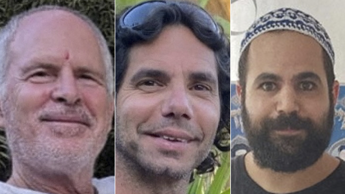 Los rehenes que serán entregados el sábado 31, desde la izquierda, Keith Siegel (65 años), Ofer Calderon (54 años) y Yarden Bibas (35 años). Foto de Reuters