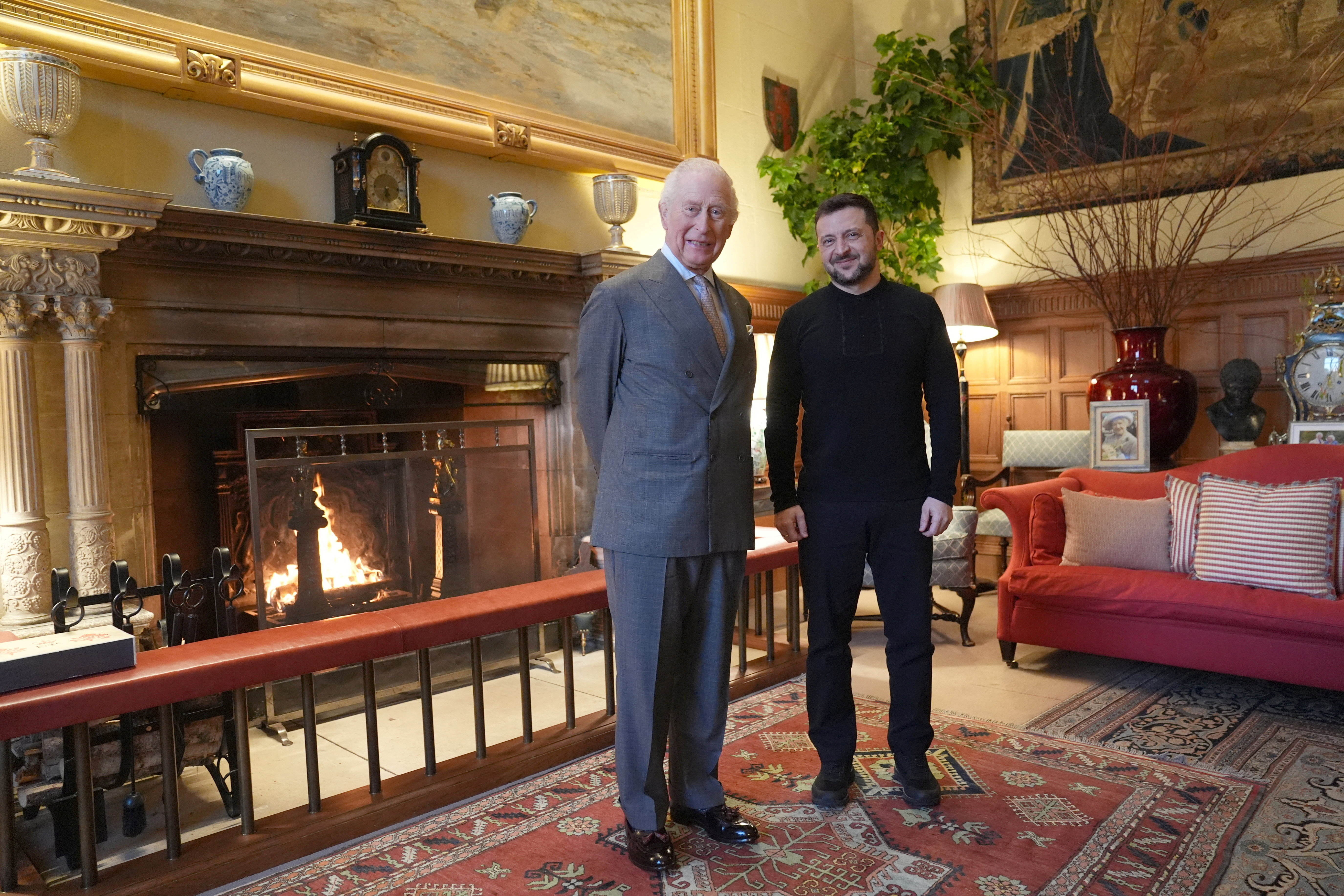 El rey Carlos III ha recibido al presidente ucranio Volodimir Zelenski en Sandringham House, en Norfolk. 