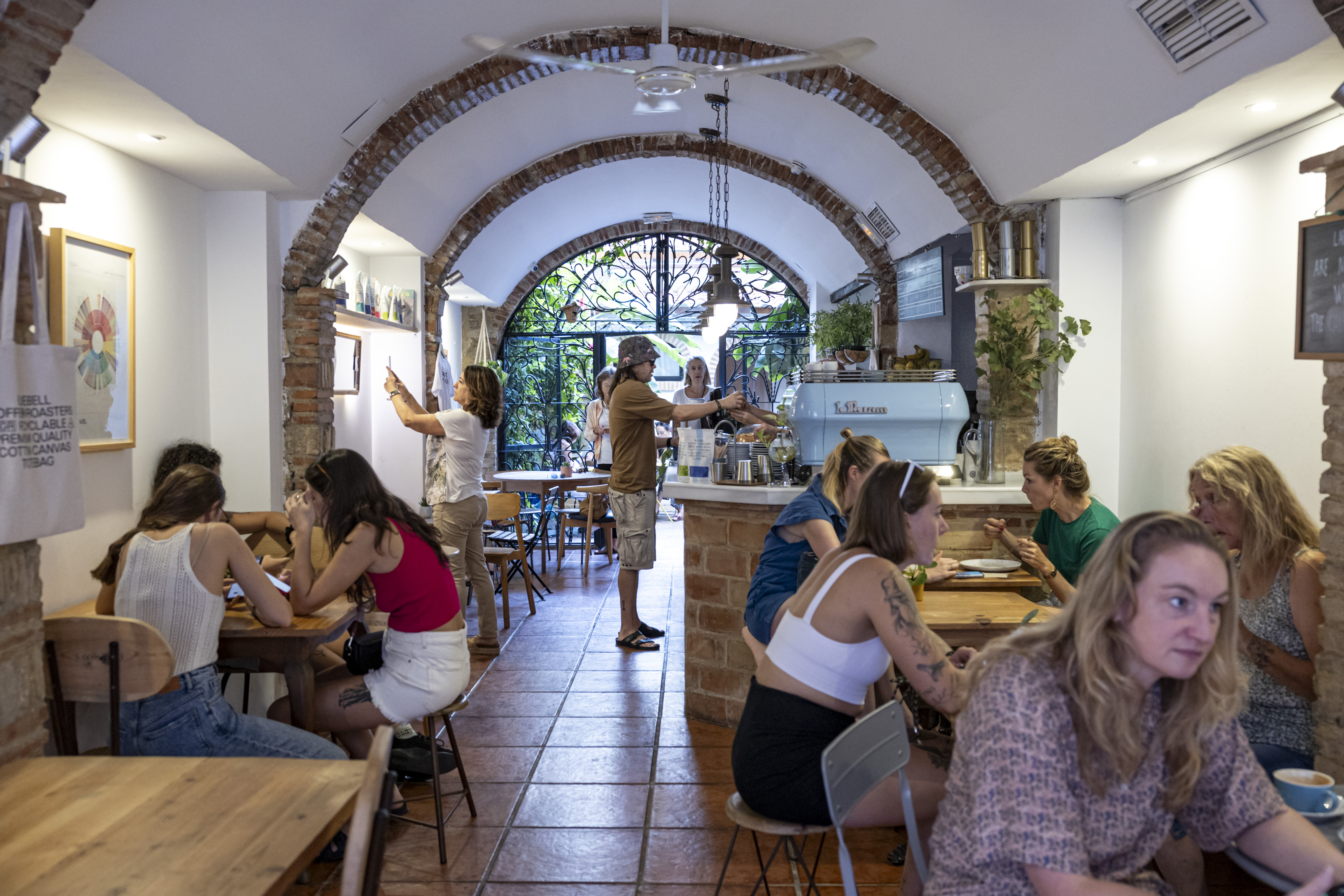El primer restaurante de Valencia especializado en perritos calientes  artesanos - Valencia Secreta