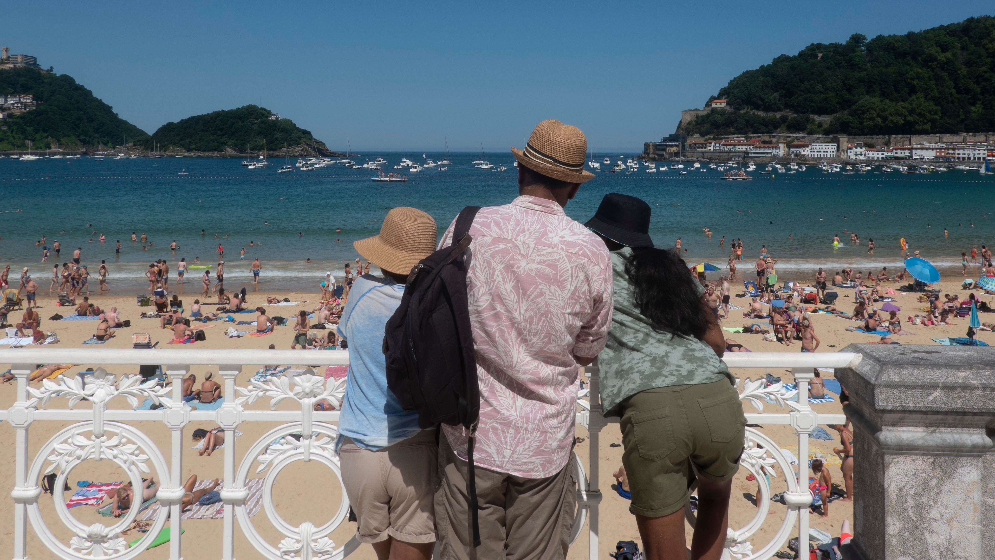 El norte de España gana atractivo como refugio turístico contra las olas de calor: “Aquí llevan sudadera”