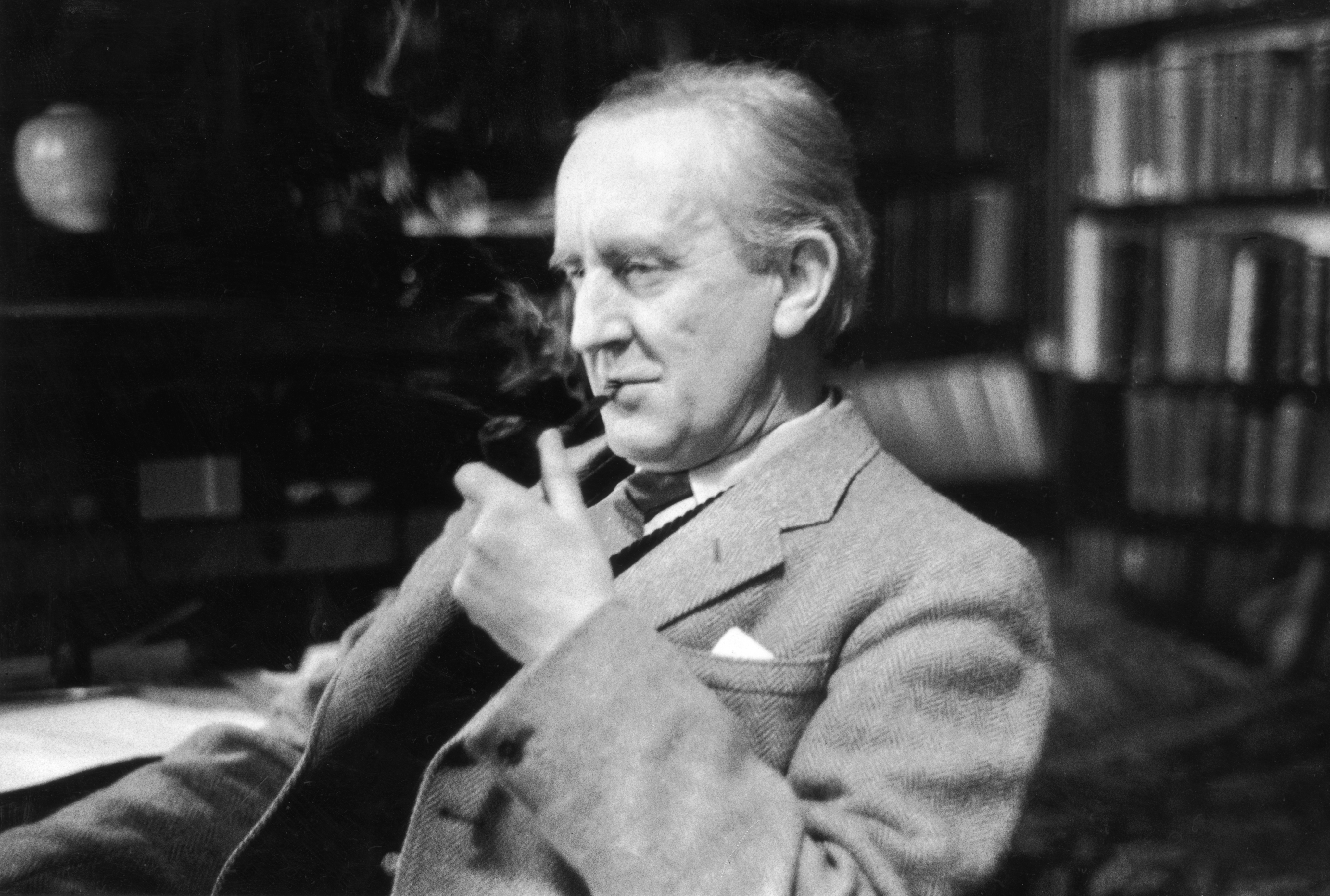 Meloni se regala una muestra sobre Tolkien, referente de la derecha radical romana