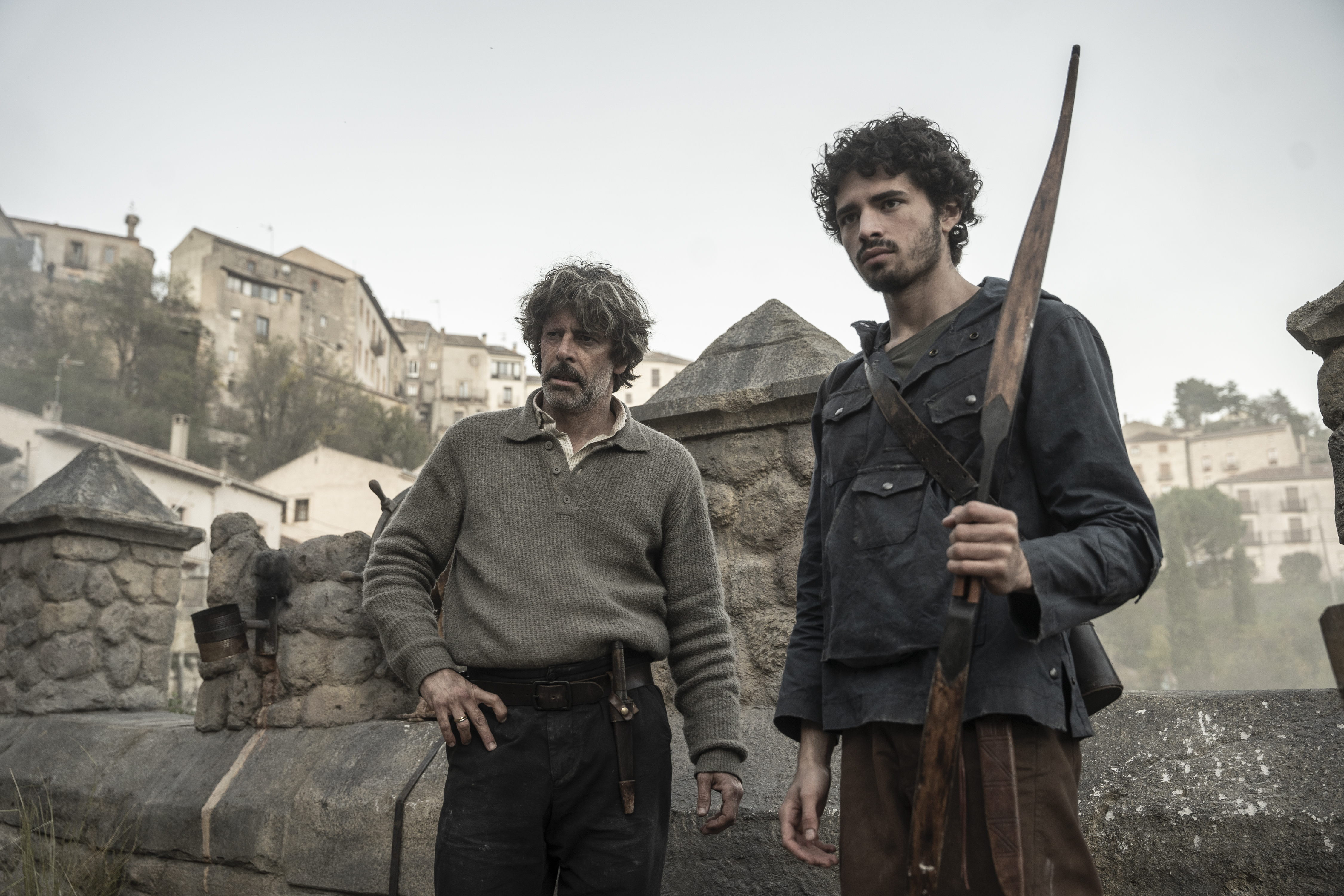 The Walking Dead' encuentra el apocalipsis en la España vacía: Buñuel, ETA,  la Sagrada Familia y 'queimadas' entre zombis | Televisión | EL PAÍS, image size:4500x3000