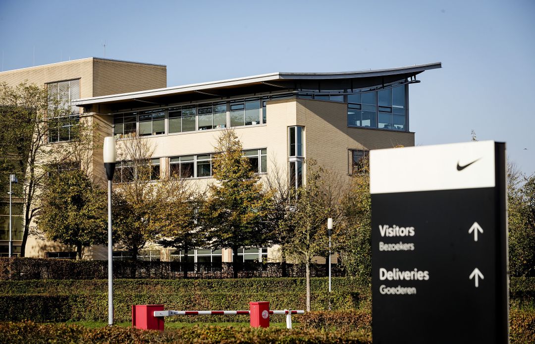 silencio Perca Electropositivo Nike cierra su sede europea tras el contagio por coronavirus de uno de sus  empleados | Actualidad | Cadena SER