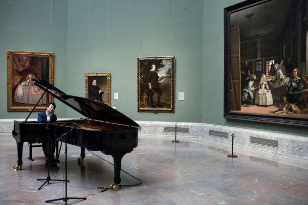 escalera mecánica una taza de Molestia El piano de Lang Lang suena en el Museo del Prado frente a 'Las Meninas' |  Ocio y cultura | Cadena SER
