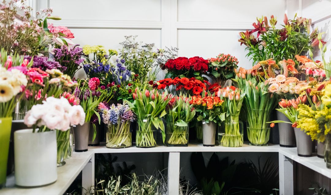 El Día de la Madre se regalan muchas flores mientras el Día del Padre se  llevan a los cementerios