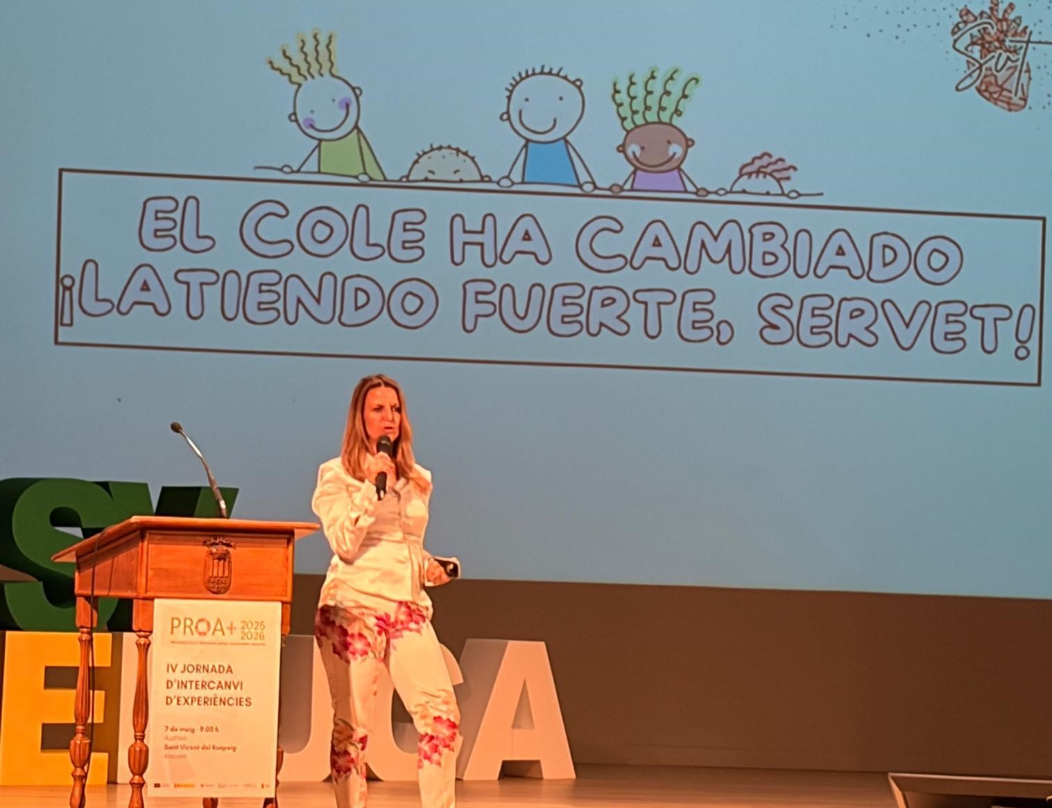 Aurora Mollá, directora del CEIP Miguel Servet de Elda, durante una de sus ponencias