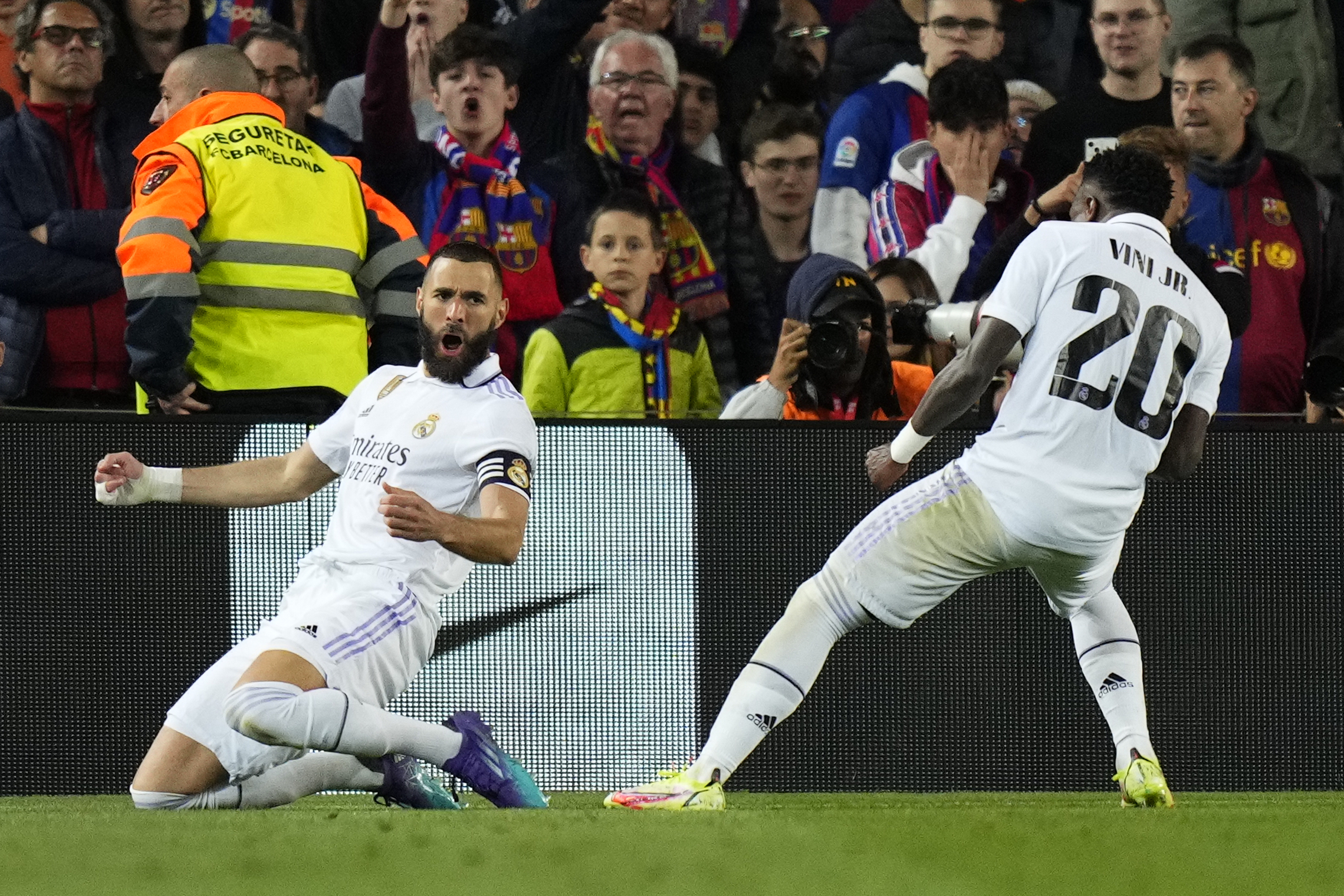 Por qué los jugadores del Real Madrid se huelen la playera?