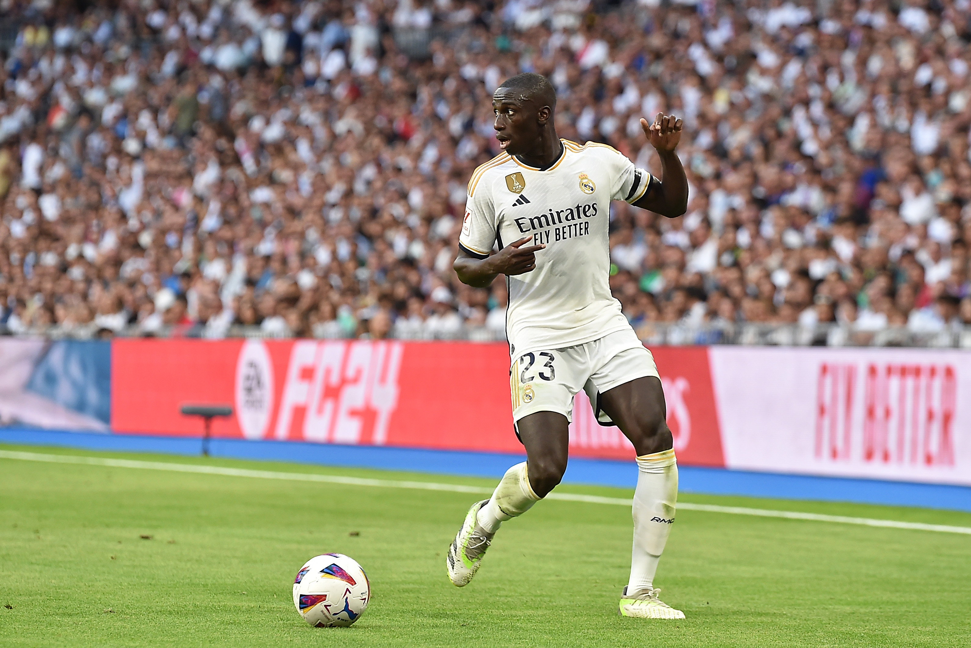 MADRID, SPAIN - OCTOBER 07: Ferland Mendy of Real Madrid controls the ball during the LaLiga EA Sports match between Real Madrid CF and CA Osasuna at Estadio Santiago Bernabeu on October 07, 2023 in Madrid, Spain. (Photo by Denis Doyle/Getty Images)