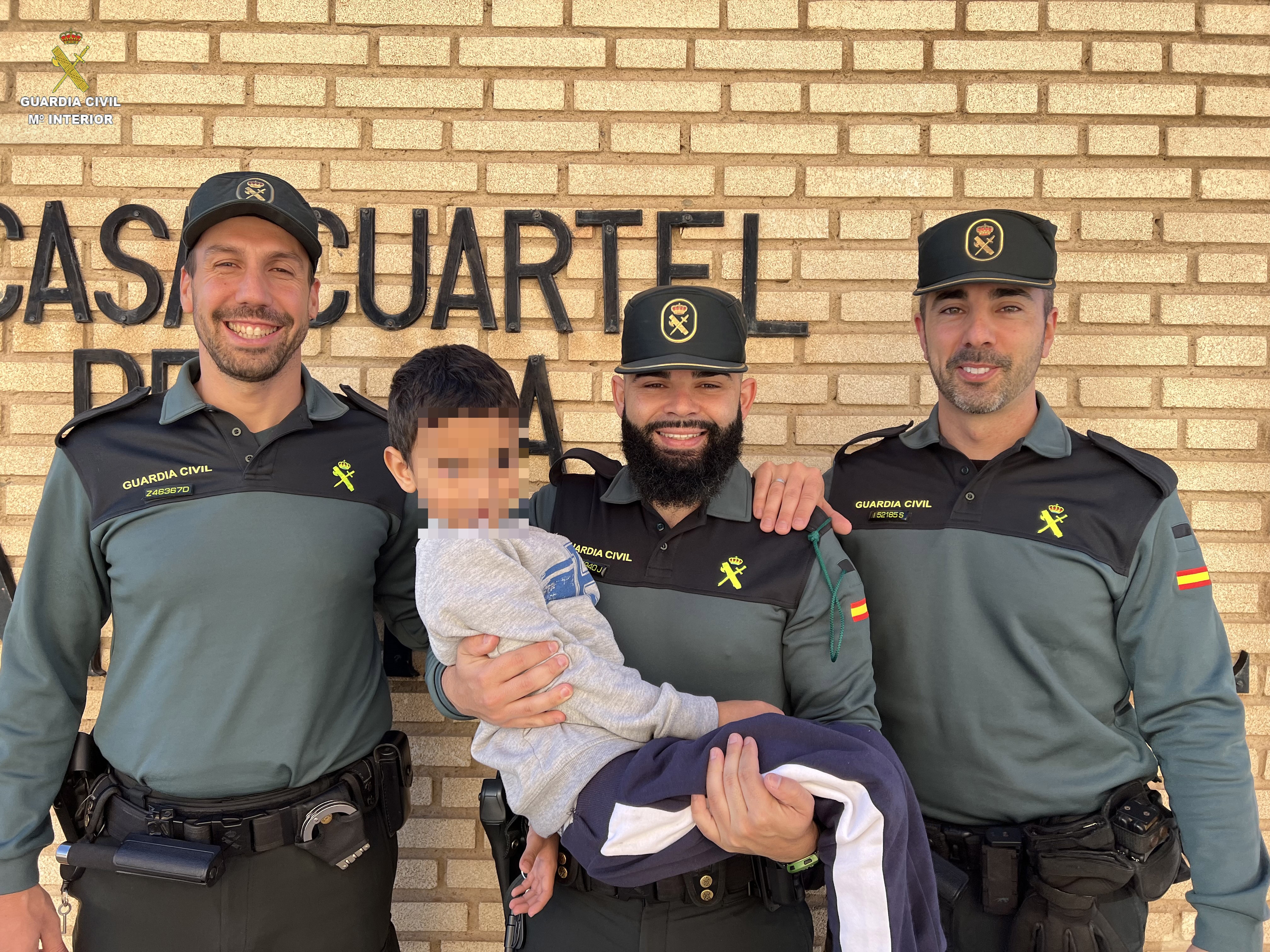 La Guardia Civil salva la vida de un niño de seis años que se atragantó con  un caramelo en València, Actualidad