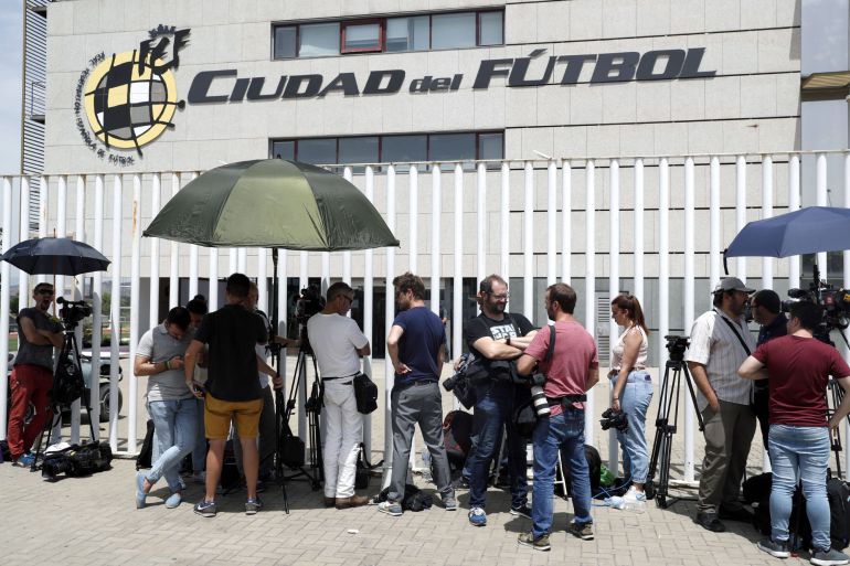 La federacion española de futbol es publica o privada