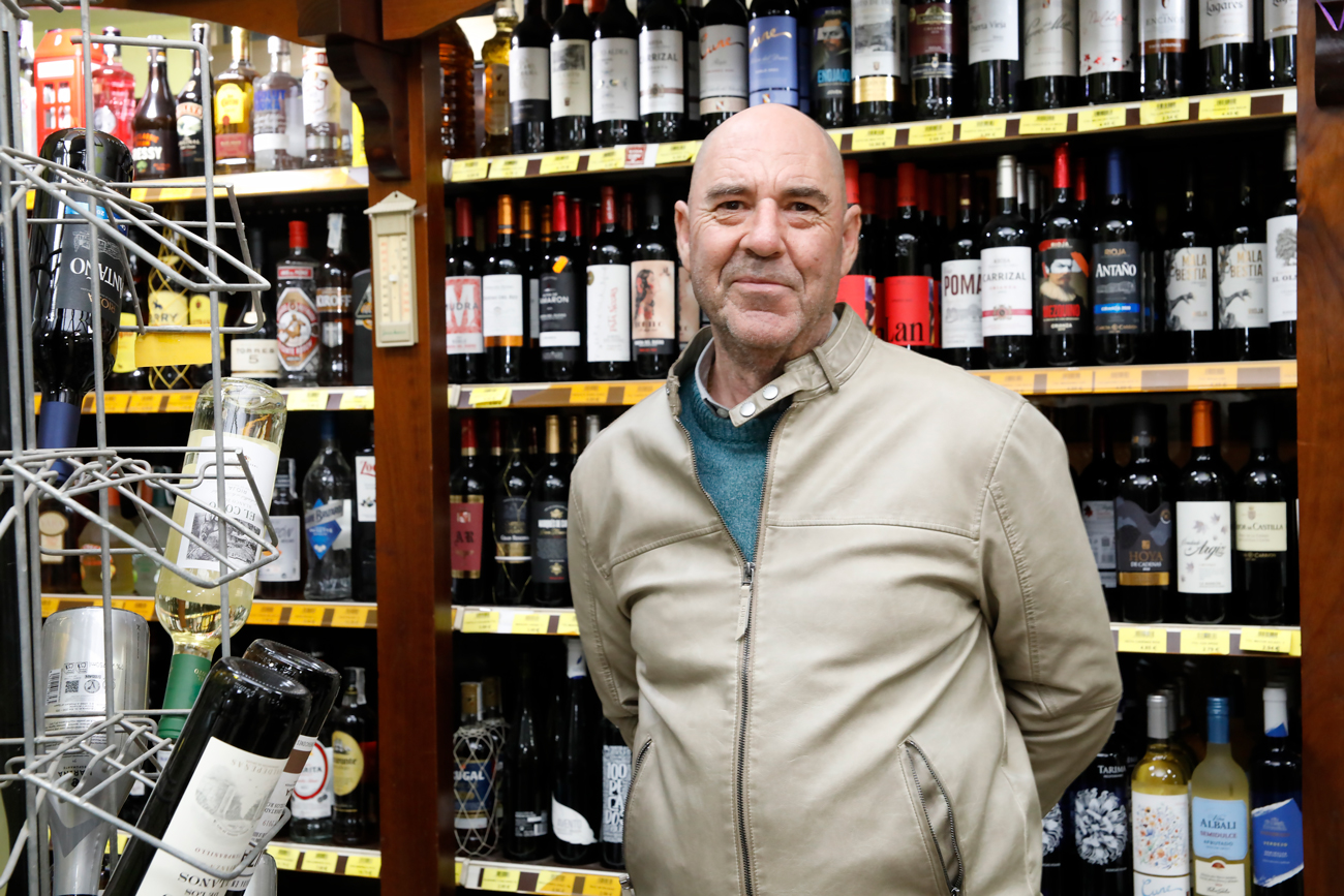 José Martín Vergara Rico, encargado de la tienda Gama