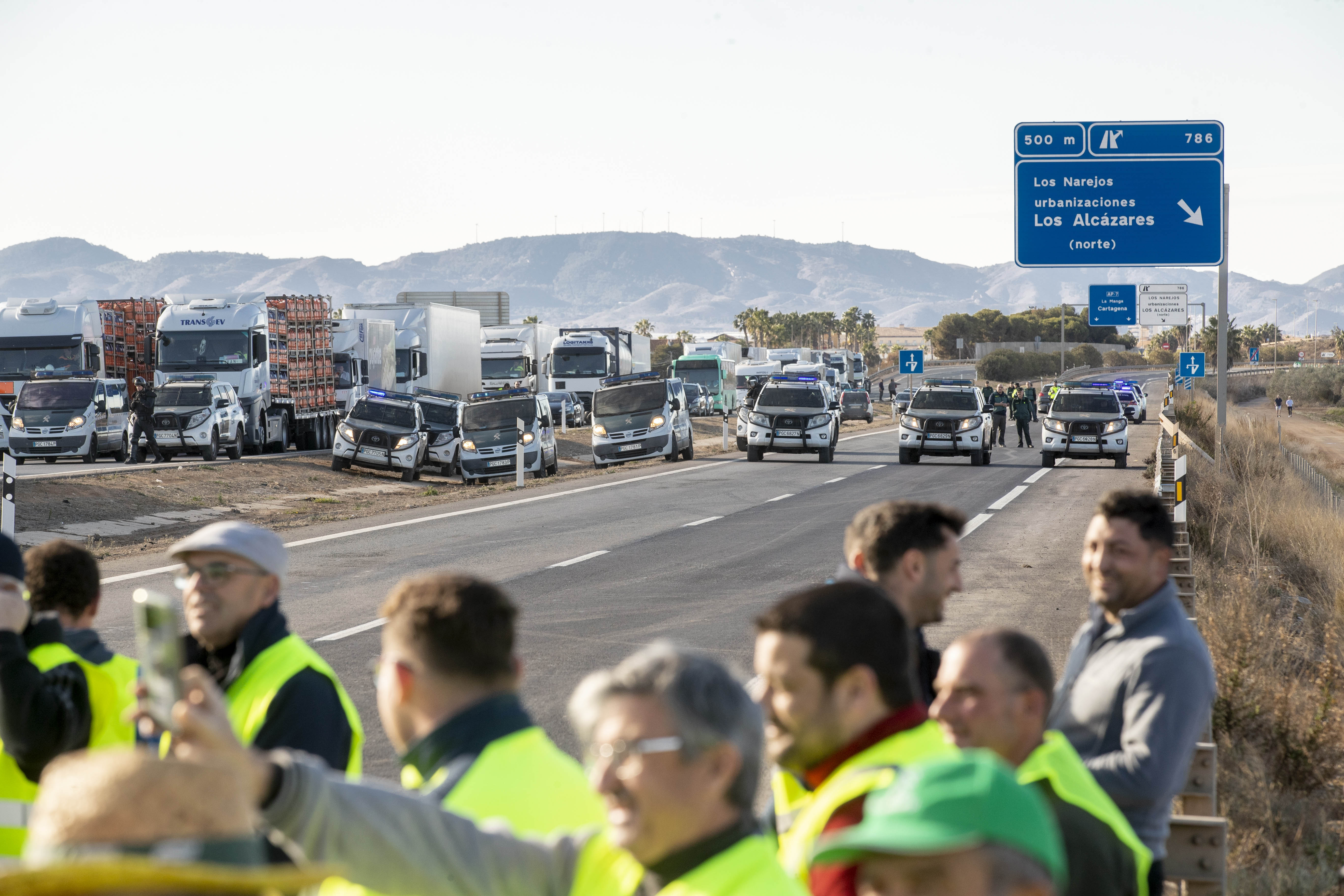 La Policía carga contra la concentración de transportistas en Madrid,  mientras amenazan la gala de los Goya | Actualidad | Cadena SER