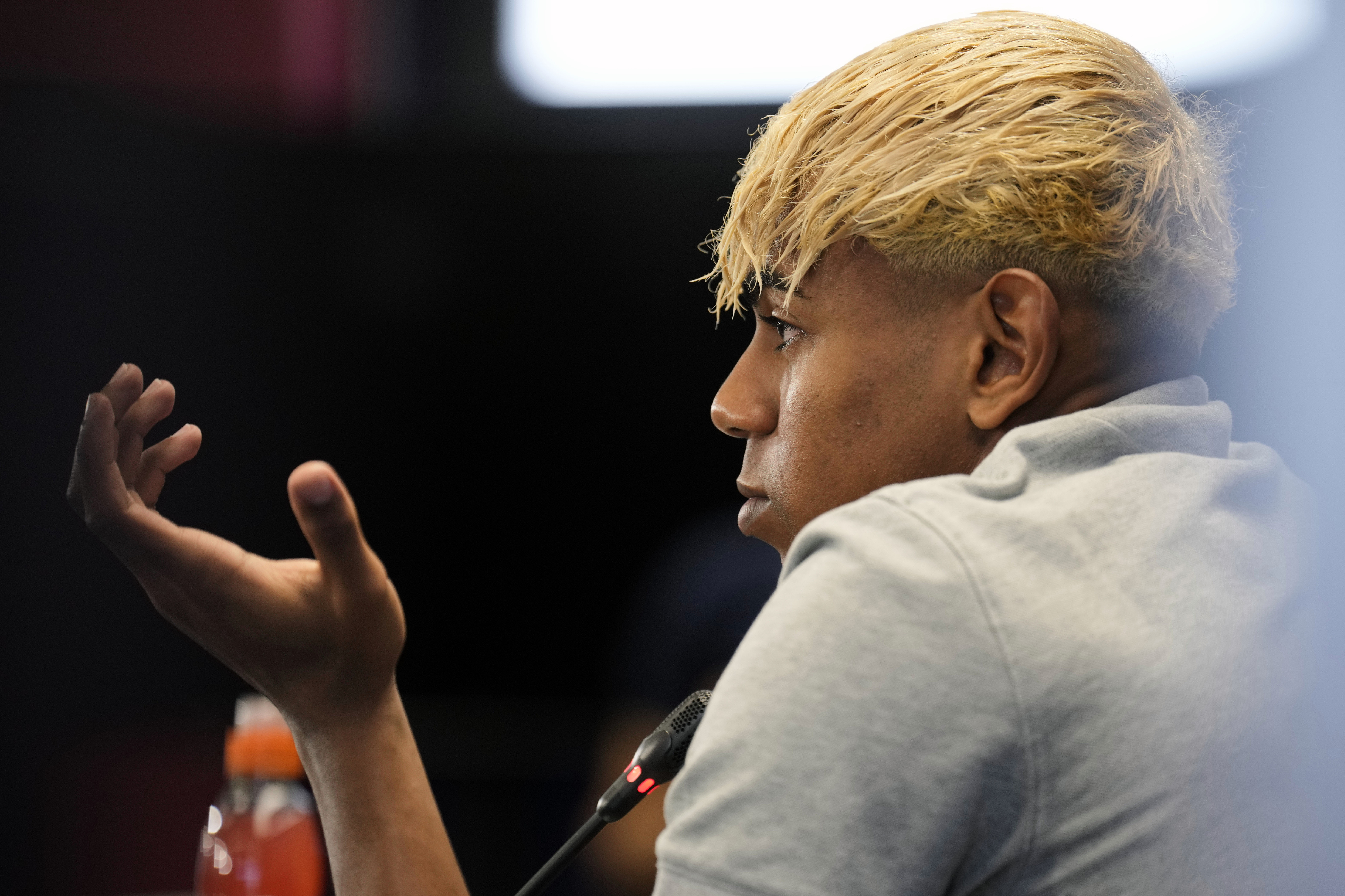 GRAFCAT7720. SANT JOAN DESPÍ (BARCELONA), 29/04/2025.- El jugador del FC Barcelona Lamine Yamal durante la rueda de prensa posterior al entrenamiento que el equipo azulgrana ha realizado en la en la ciudad deportiva Joan Gamper para preparar el partido de ida de semifinales de la Liga de Campeones que mañana disputarán ante el Inter de Milán. EFE/Alejandro García