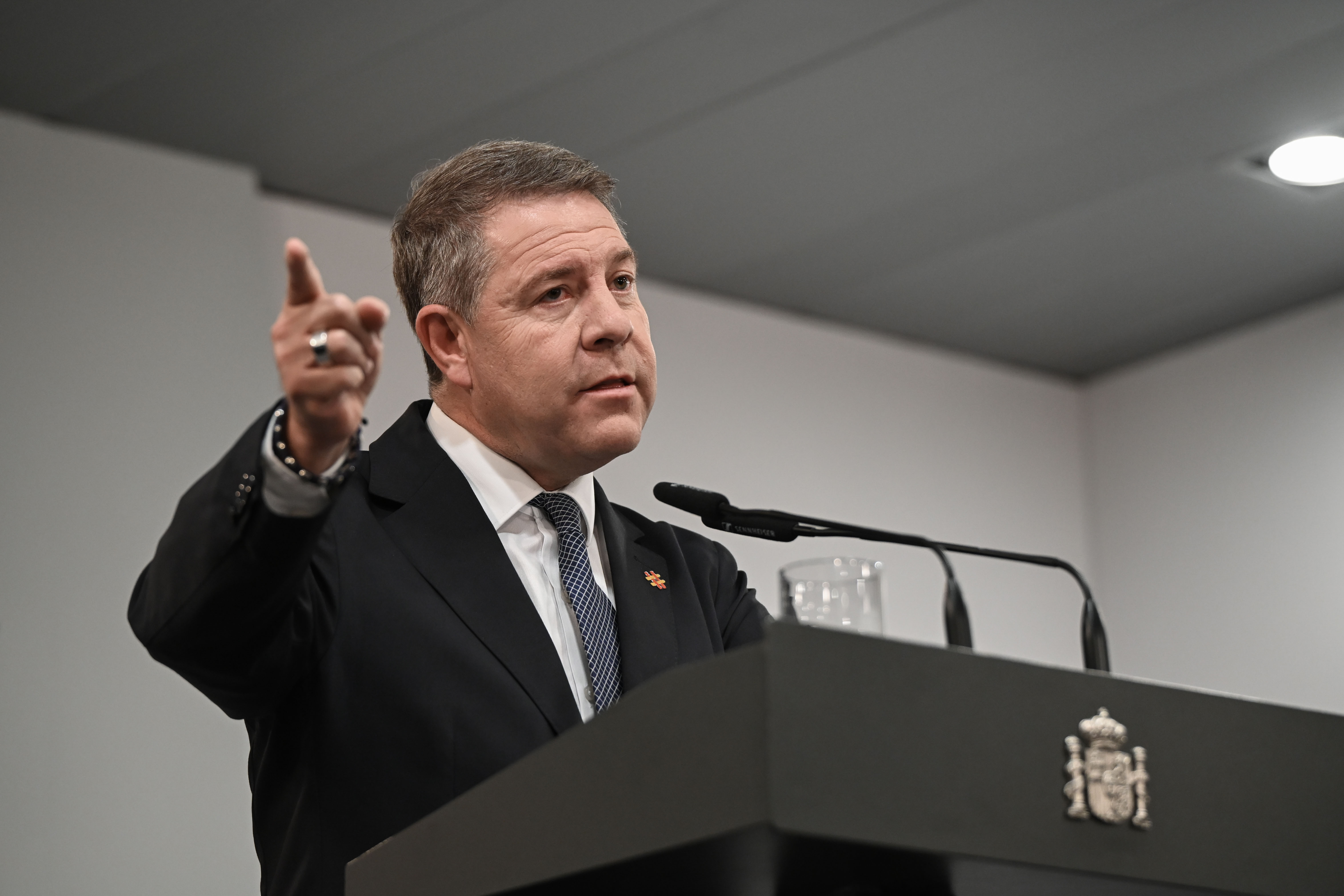 Page rechaza ante Sánchez el acuerdo con ERC y le propone una ley de armonización fiscal | Política | Cadena SER