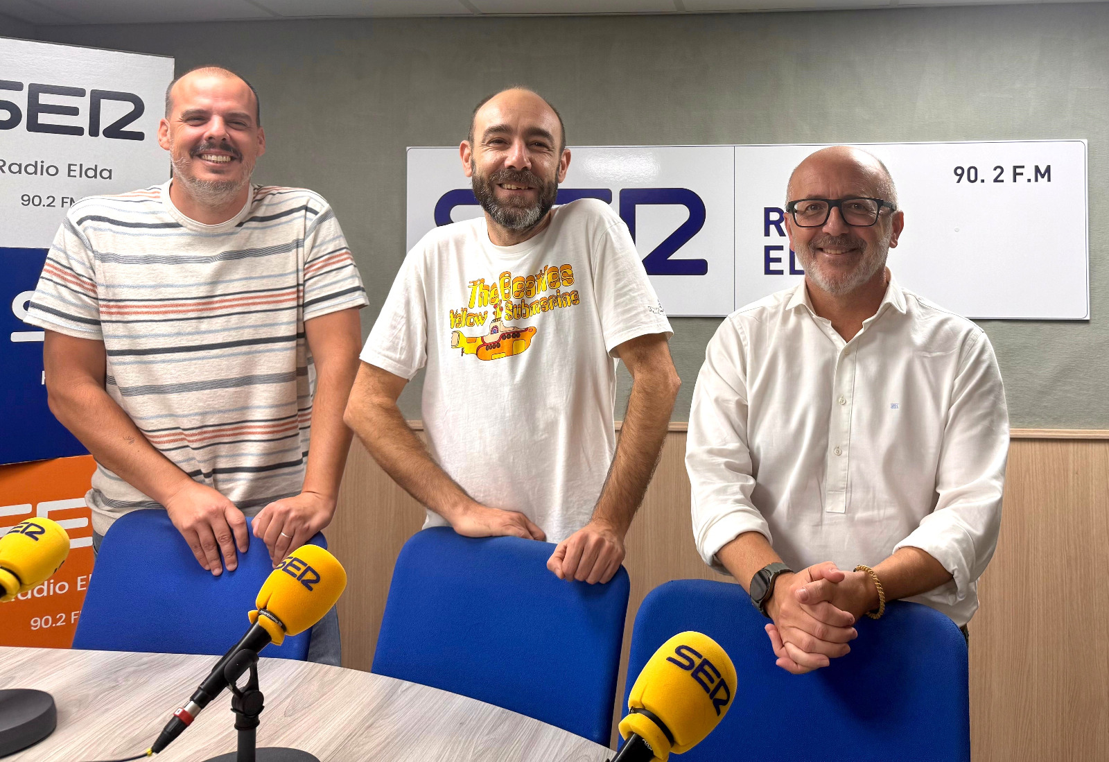 Iñaki Pérez, concejal de Cultura; Tomás Palau, comisario de la muestra y Carlos Ortuño, director Valle de Elda