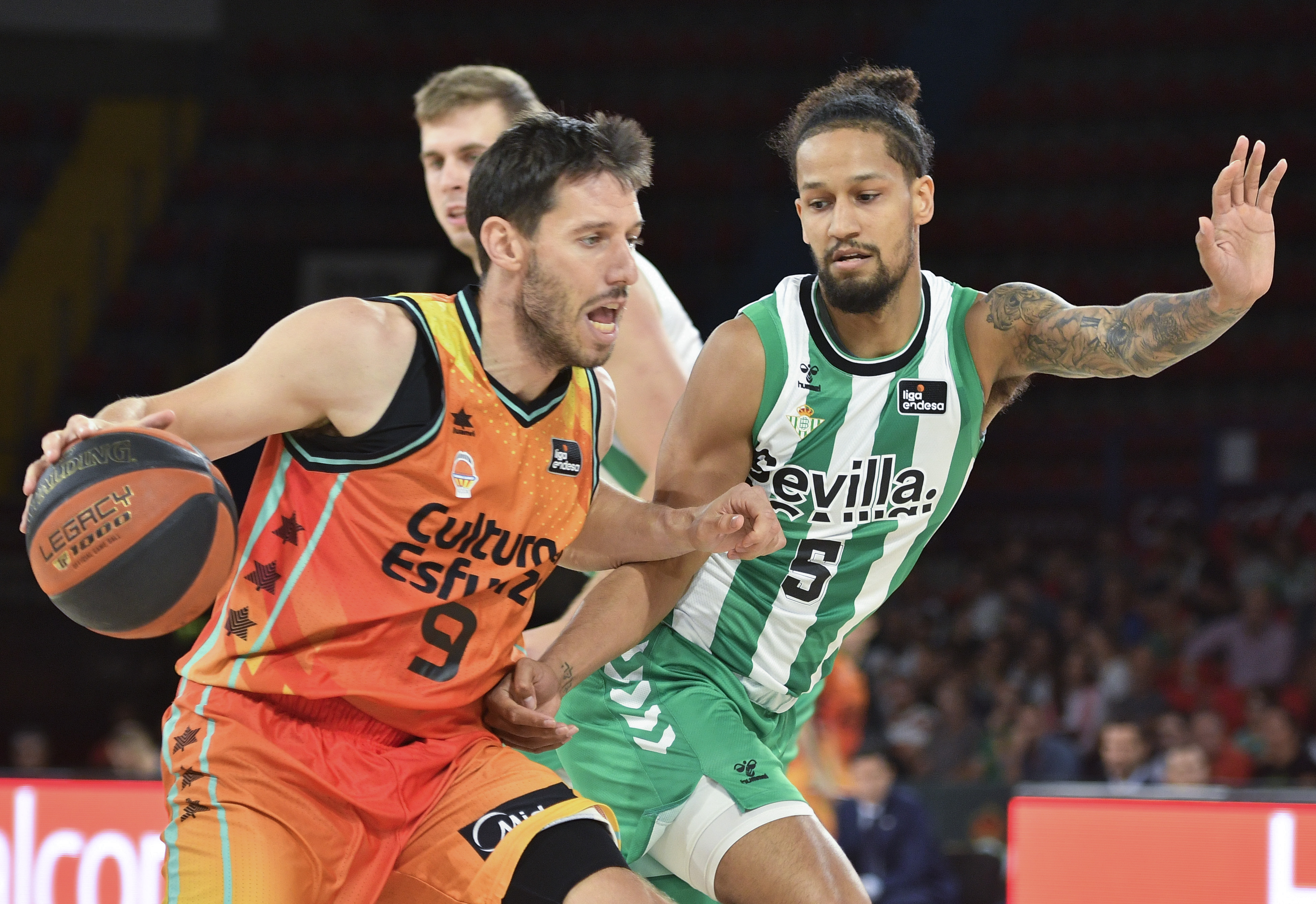 ladrón aprendiz Mamá Chris Jones y Jasiel Rivero le dan la primera victoria de la temporada a  Valencia Basket | Deportes | Cadena SER