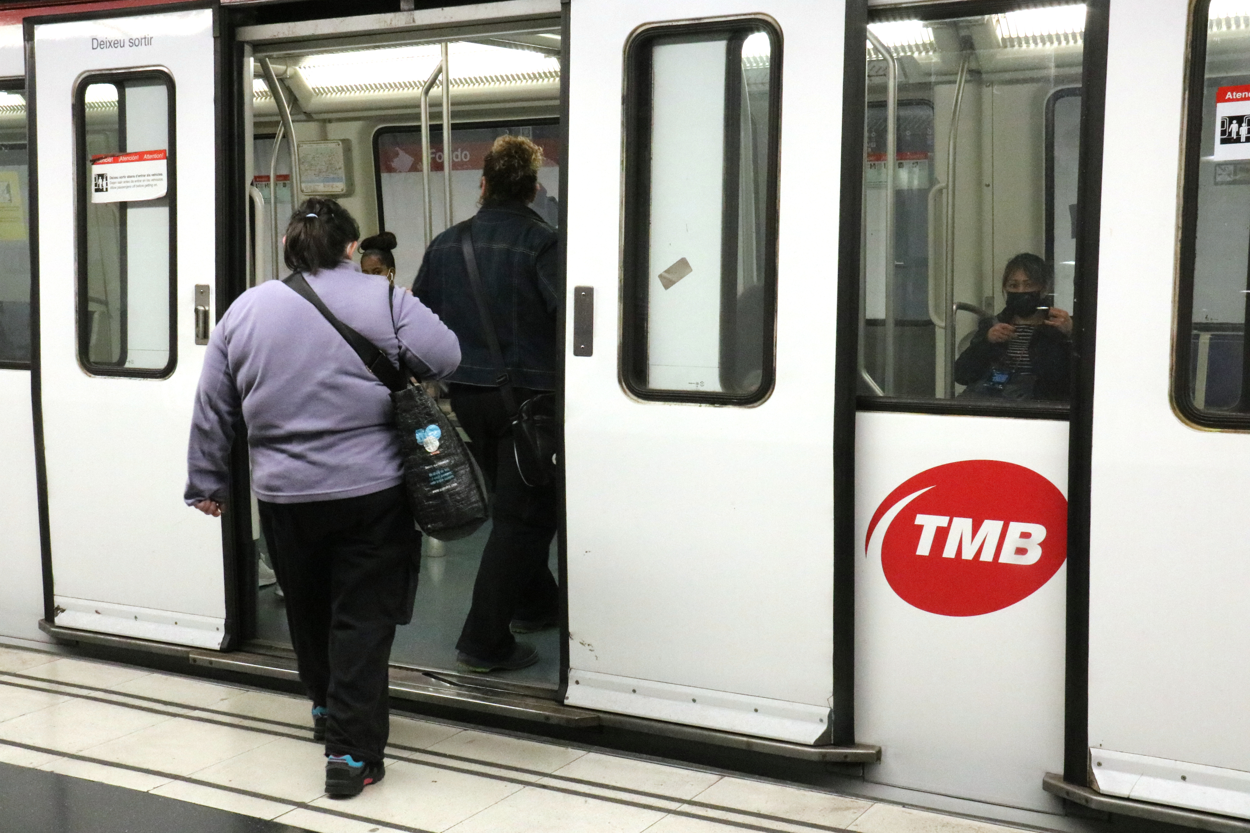 Muere una mujer en Badalona atropellada por el metro tras quedarle un pie  atrapado | Ràdio Barcelona | Cadena SER