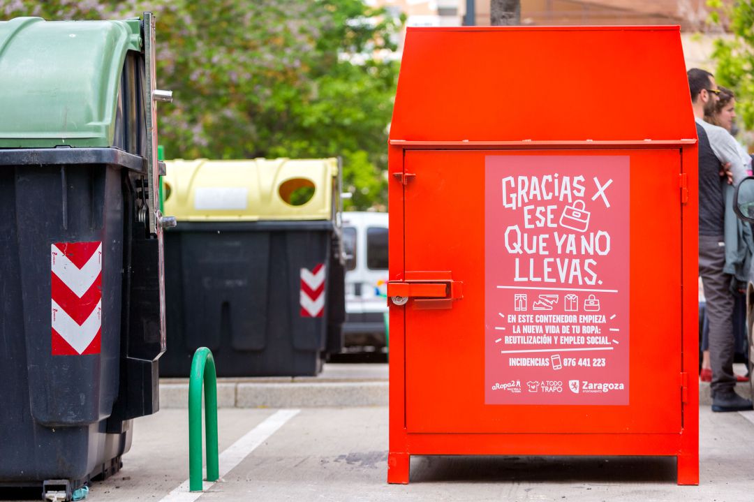 Ecologistas en Acción denuncia al Ayuntamiento de Pinto por no tener contenedores de recogida ropa y calzado | Actualidad | Cadena SER