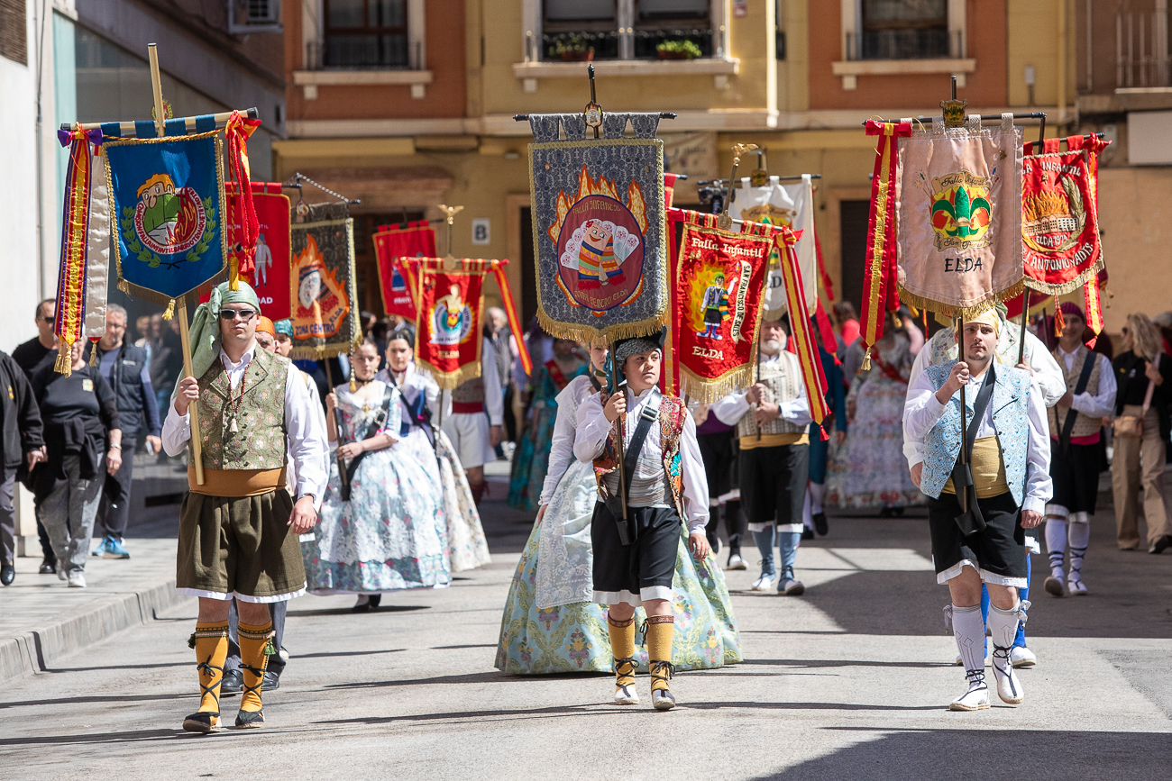 Las diez comisiones han participado en el desfile
