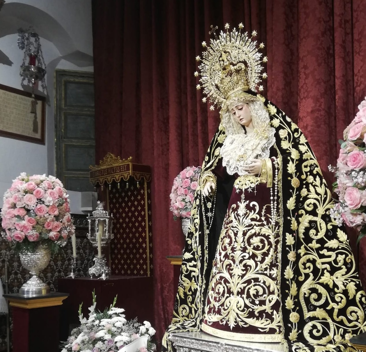 La Virgen del Rocío entra en su templo tras cerca de diez horas de procesión