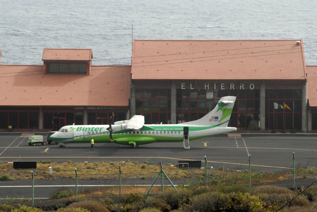 Mañana agrio Transitorio Binter: Alertan del "colapso" en las conexiones aéreas entre El Hierro y  Tenerife: Alertan del "colapso" en las conexiones aéreas entre El Hierro y  Tenerife | Actualidad | Cadena SER