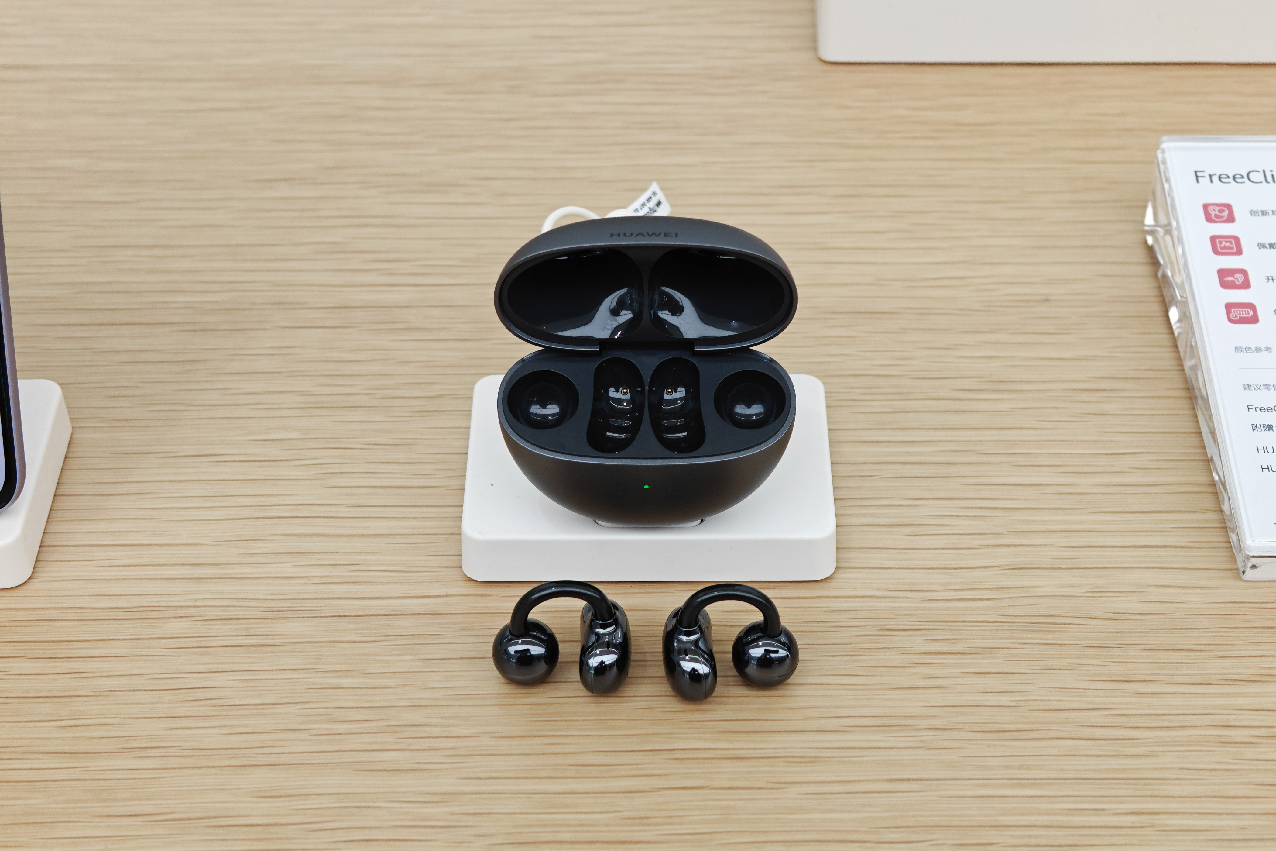 Probamos los Huawei FreeClip: mucho más que un diseño rompedor para uno de  los auriculares del año, Actualidad