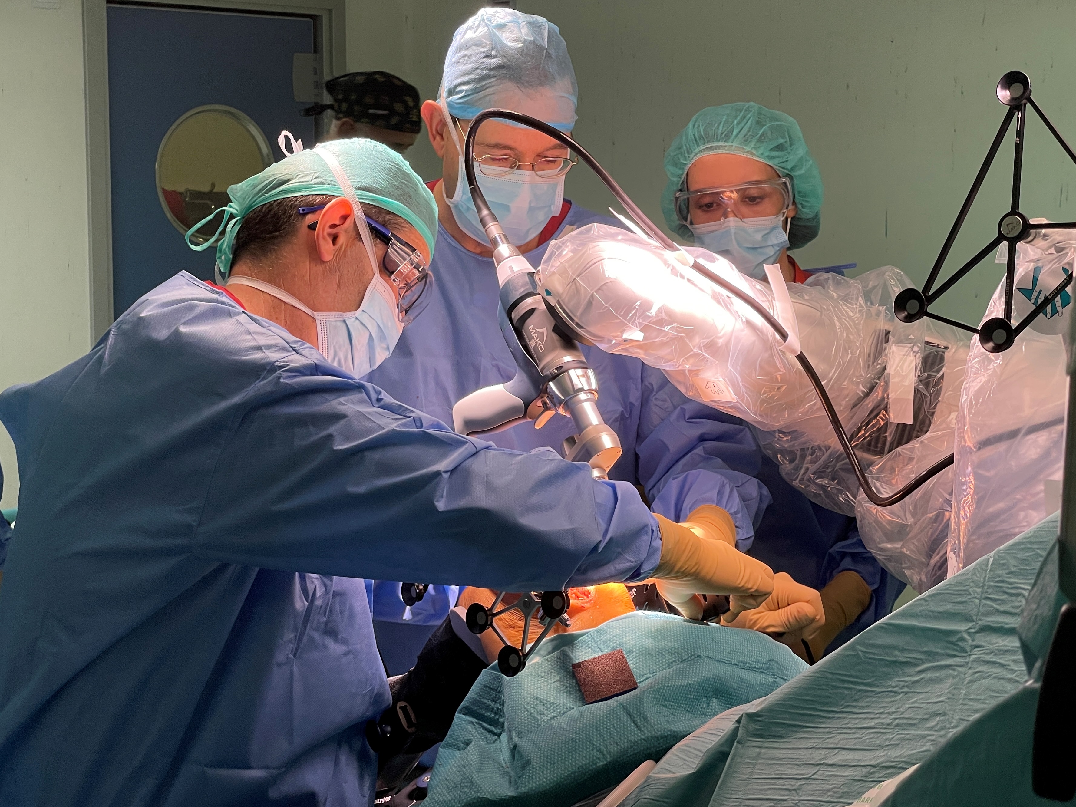 Cirugía robótica: “Manos de acero” para operar la rodilla de Concepción
