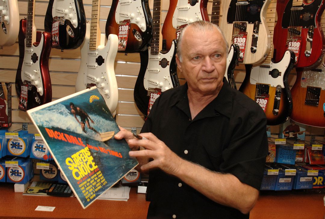 audición consenso mineral Muere Dick Dale, autor del solo de guitarra de 'Pulp Fiction' y pionero del  surf rock | Ocio y cultura | Cadena SER