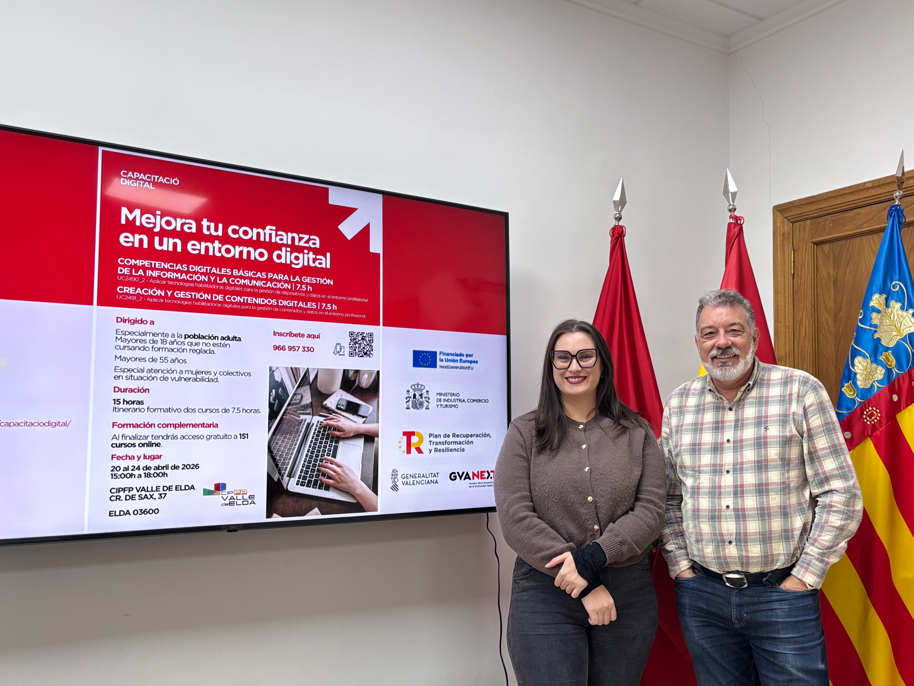 María Gisbert, concejala de Educación de Elda; junto a Cristóbal Melgarejo, director del CIFPF Valle de Elda