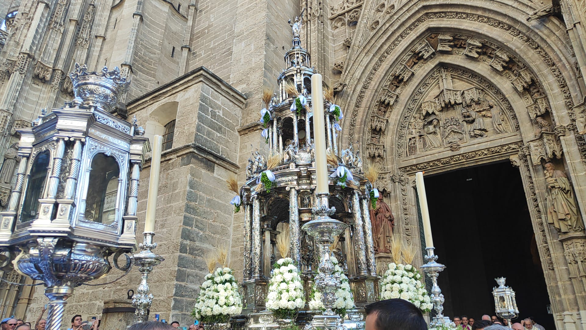 La Custodia de Arfe en el Corpus Christi de Sevilla 2025: Nueva Parihuela y Regreso de los Costaleros