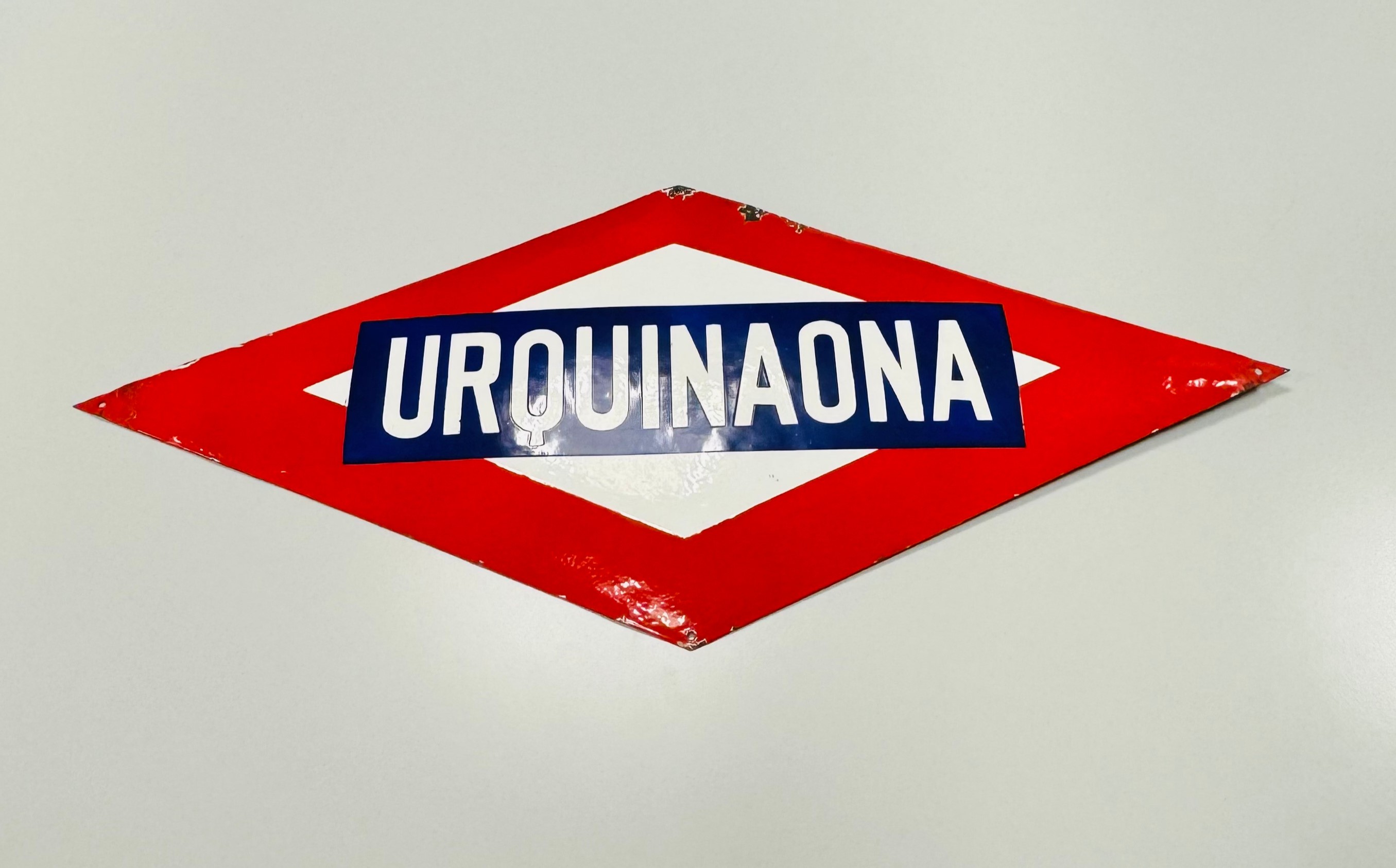 Rètol històric del metro de Barcelona de la parada d'Urquinaona