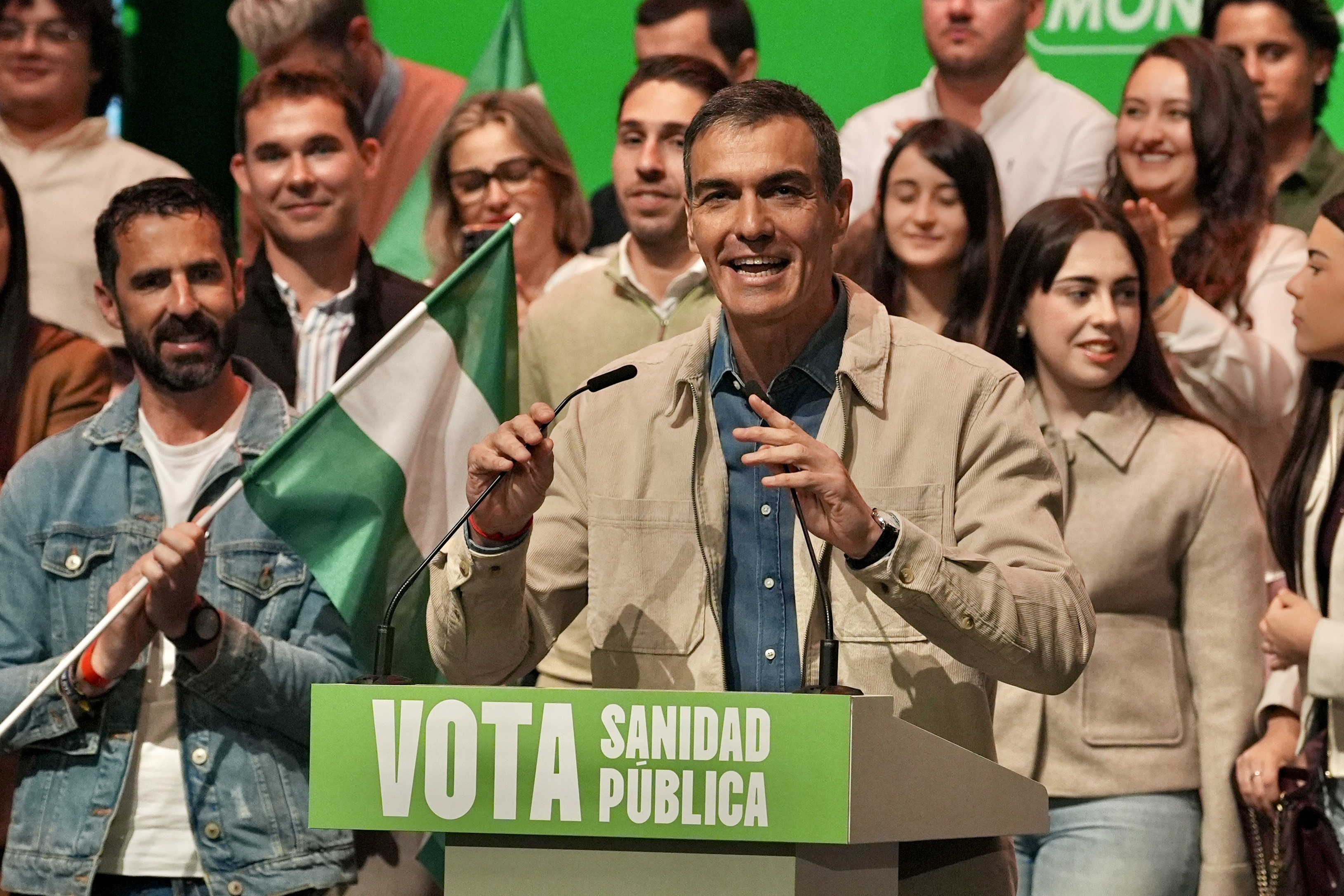 Pedro Sánchez sobre el viaje de Ayuso a México: "Ha ido a dar lecciones de historia y acaba dando vergüenza ajena" | Política | Cadena SER