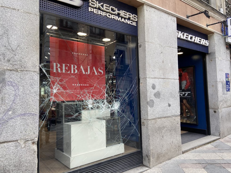 Subproducto Todo tipo de desenterrar Las imágenes de Madrid tras los disturbios | Actualidad | Cadena SER