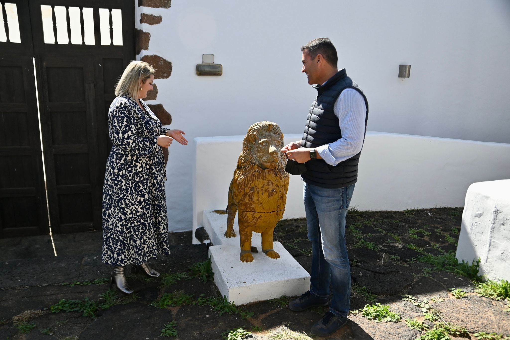 Teguise restaurará los históricos leones originales de la plaza de La Villa  | Actualidad | Cadena SER