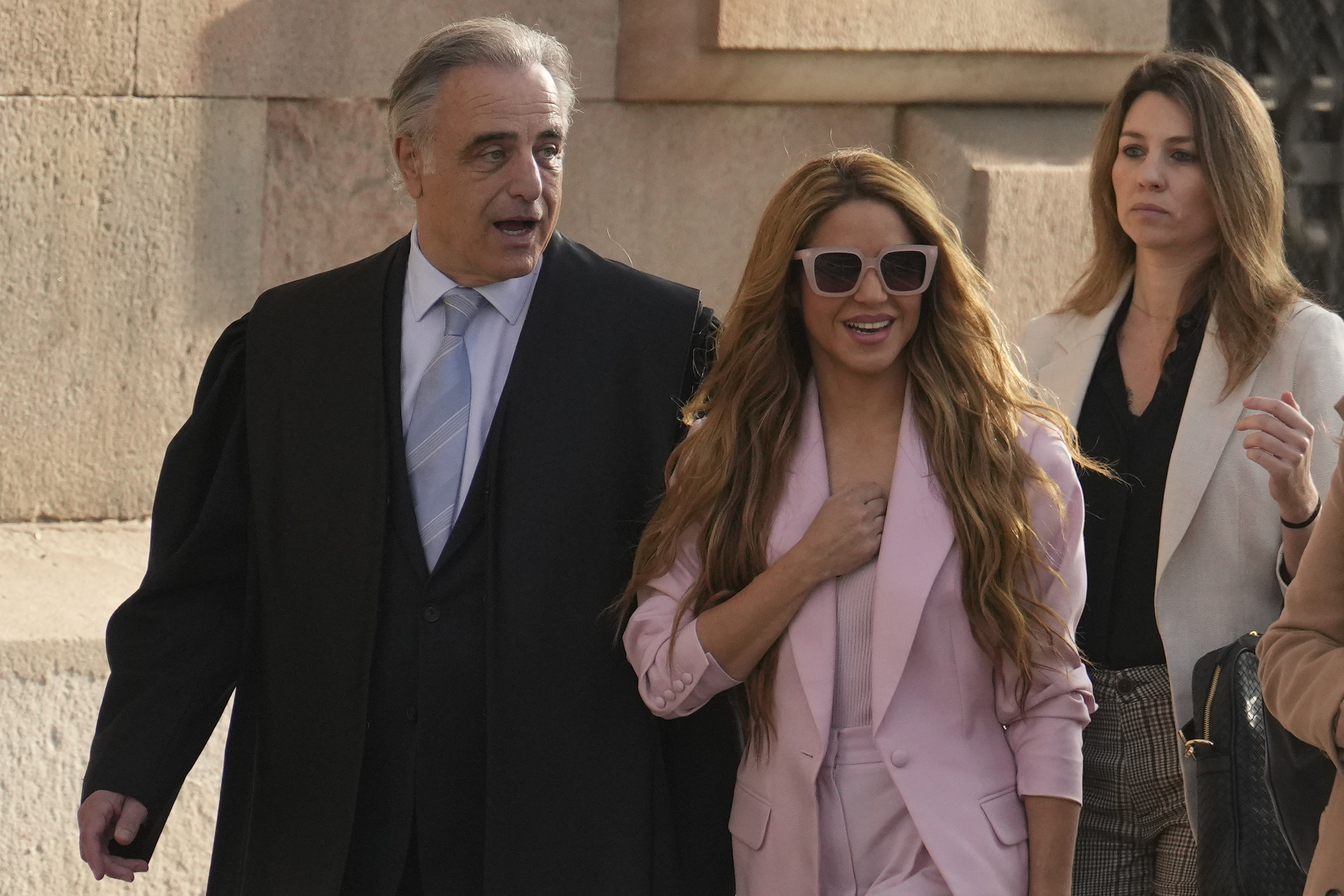 Shakira vuelve a la carga en una canción: esta vez el afectado es el padre  de Piqué, Ocio y cultura