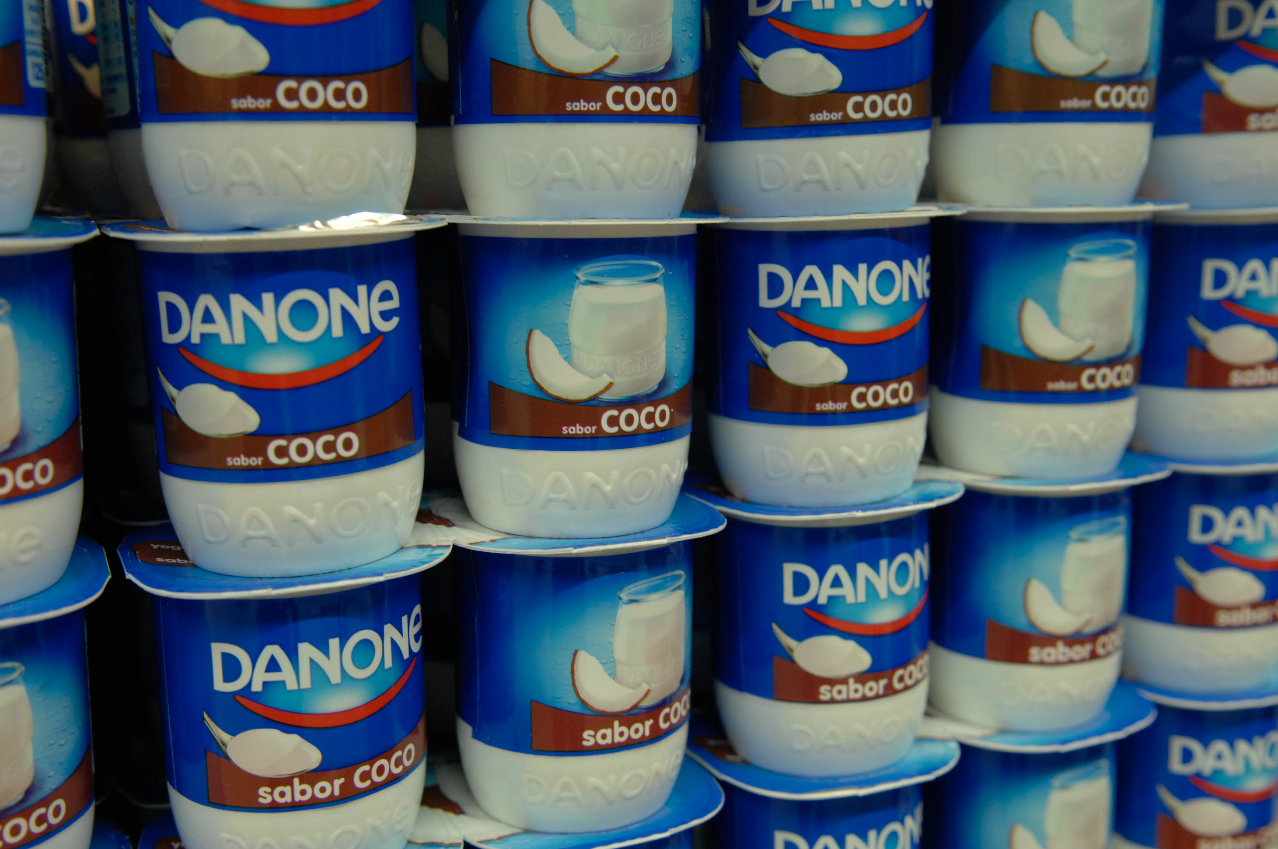 Danone baja el precio de sus yogures a un euro por la alta