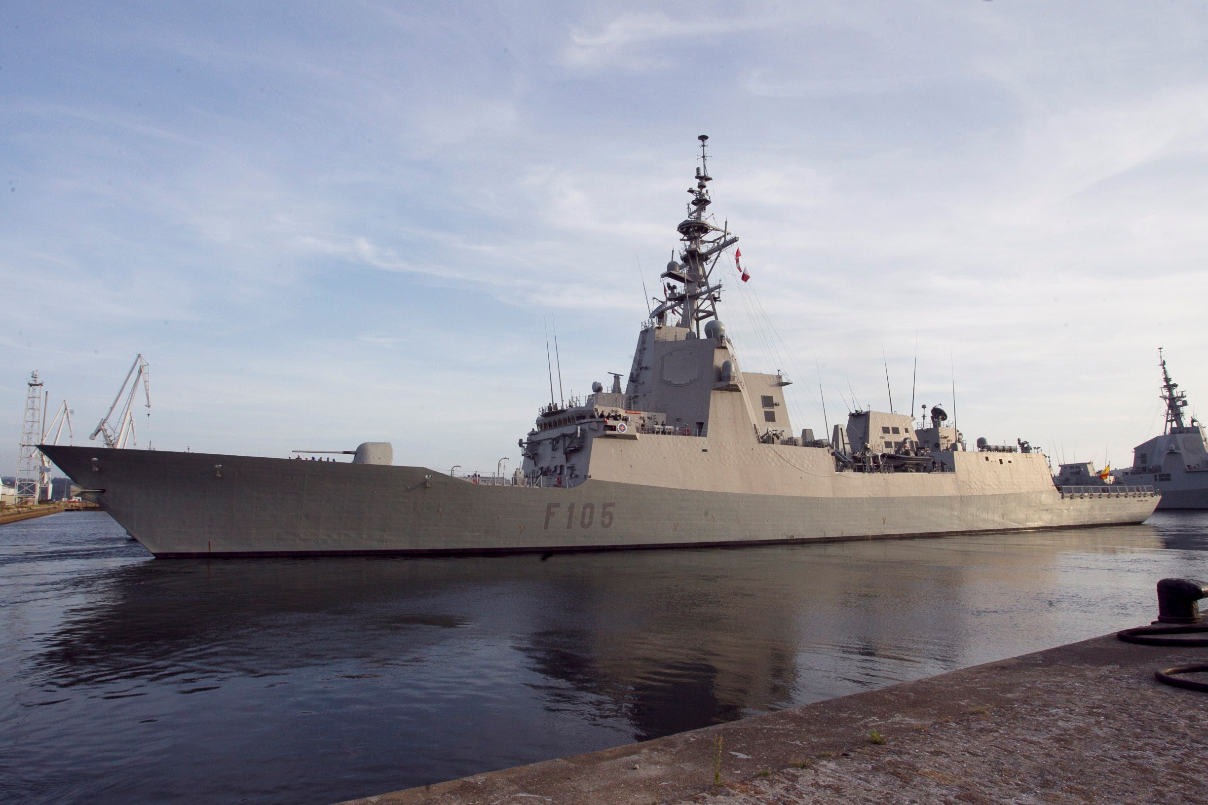 MADRID, 05/03/2026.- Fotografía de archivo del 25/08/2018 de la fragata Cristóbal Colón, que España enviará a Chipre en compañía del portaaviones francés Charles de Gaulle y de otros navíos de la Armada griega, ha informado el Ministerio de Defensa español. La fragata se incorporó el 3 de marzo al Grupo Naval del Charles de Gaulle para realizar labores de escolta, protección y adiestramiento avanzado en el mar Báltico. EFE/Kiko Delgado.
